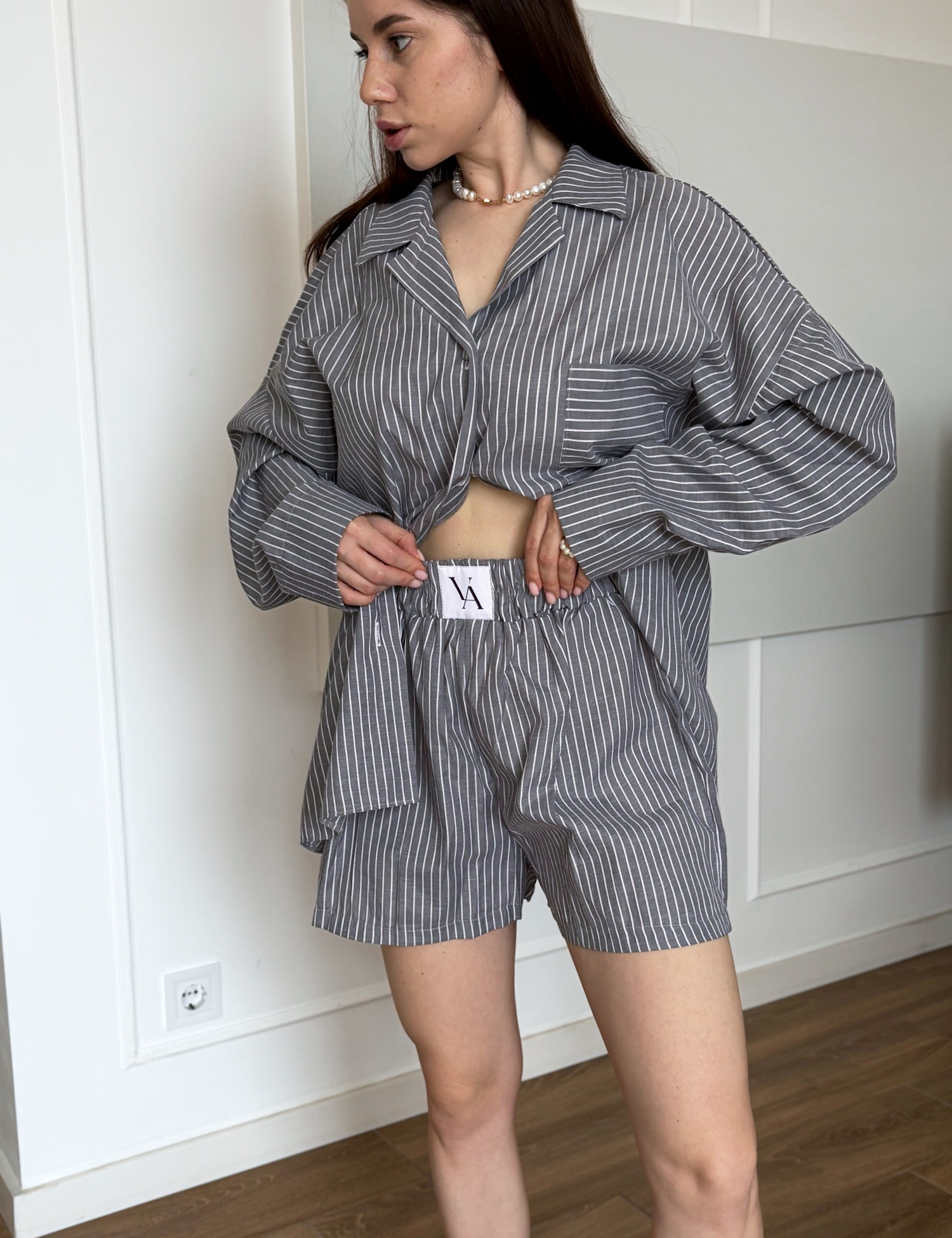 Картинка Піжама трійка сіра у тонку білу смужку