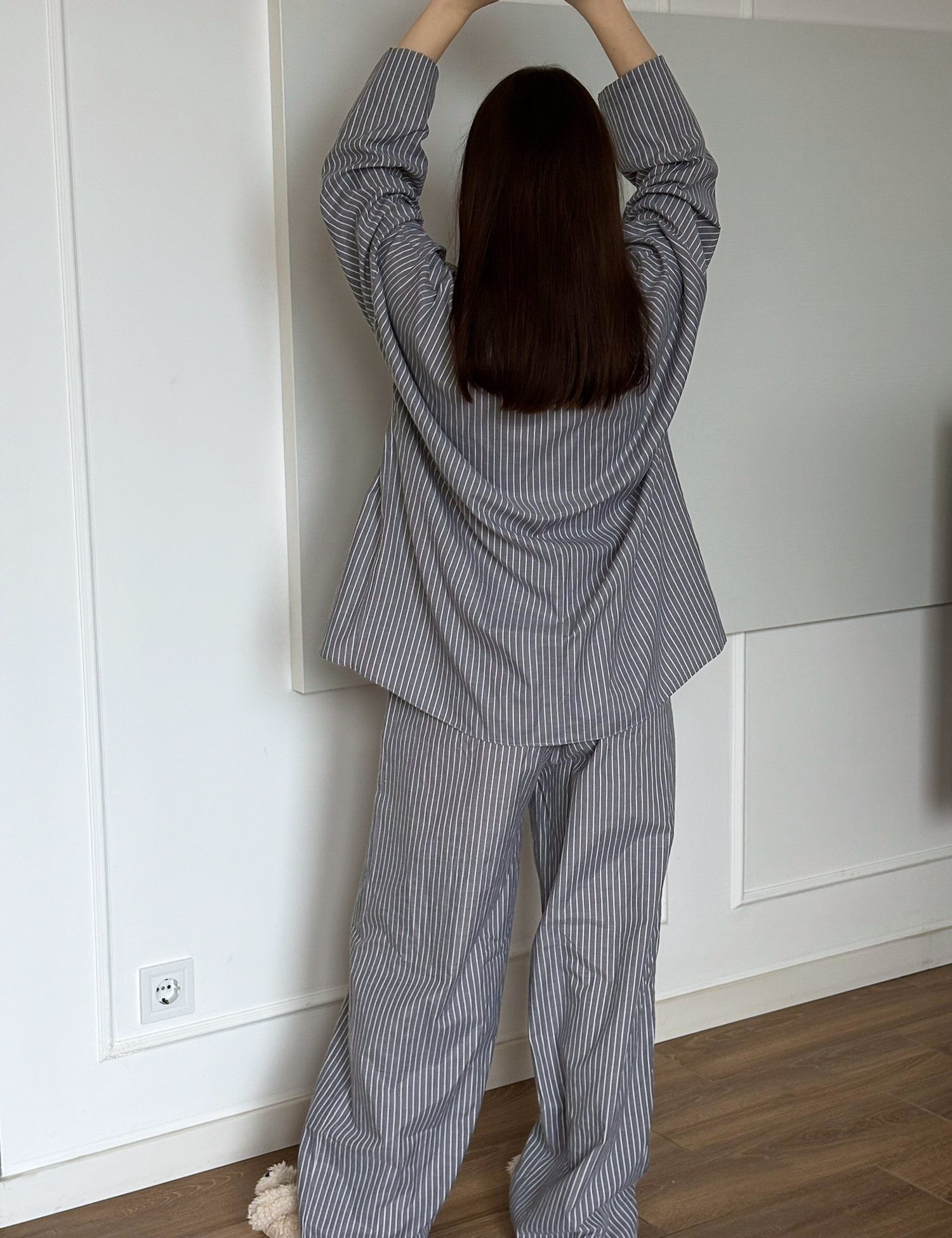 Картинка Піжама трійка сіра у тонку білу смужку