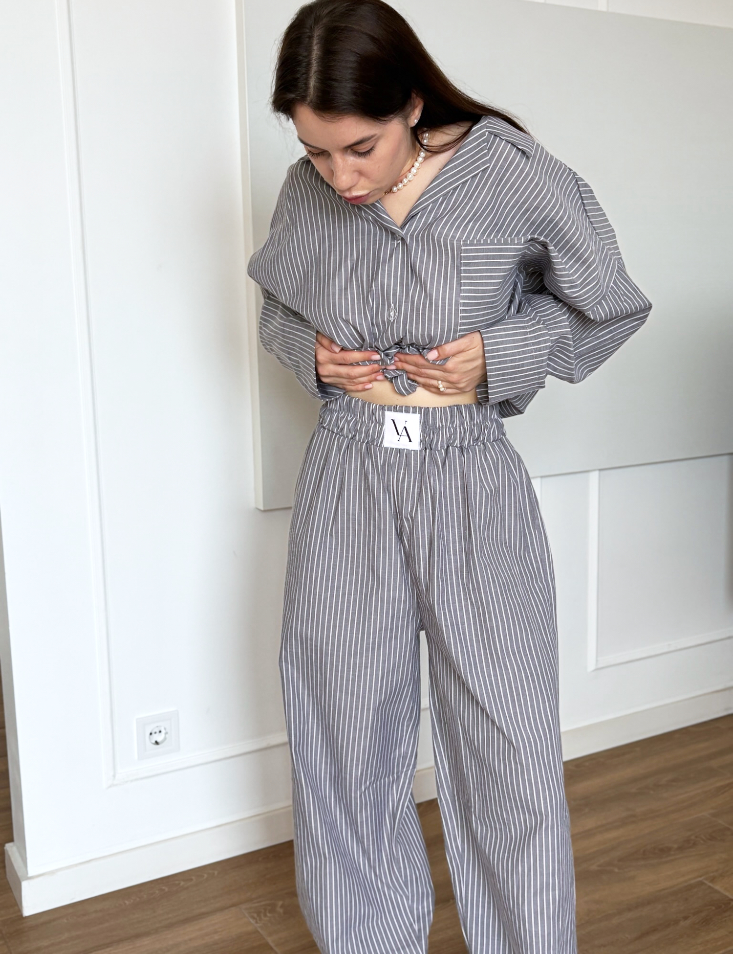 Картинка Піжама трійка сіра у тонку білу смужку