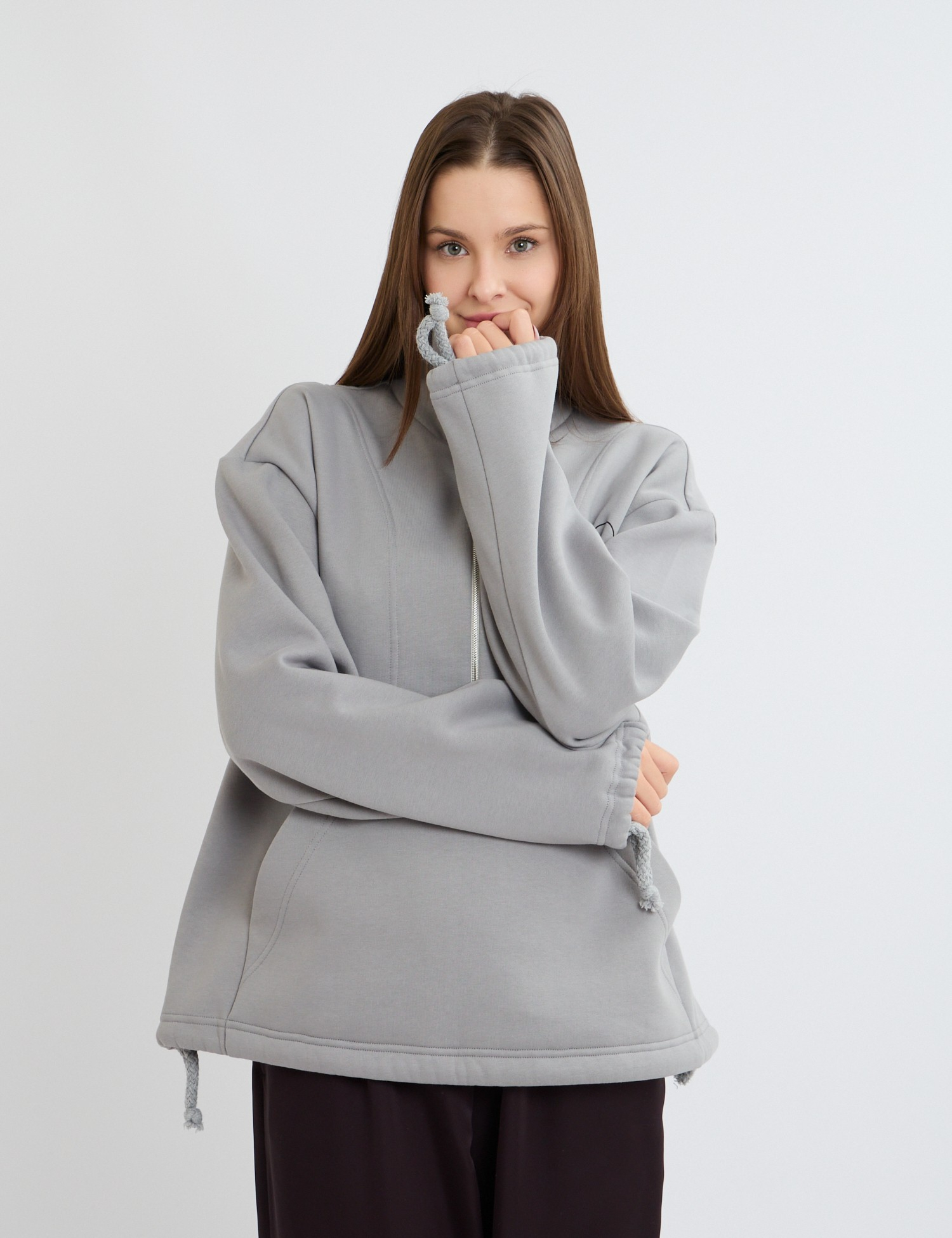 Картинка Трикотажне худі з напівблискавкою та декоративним принтом