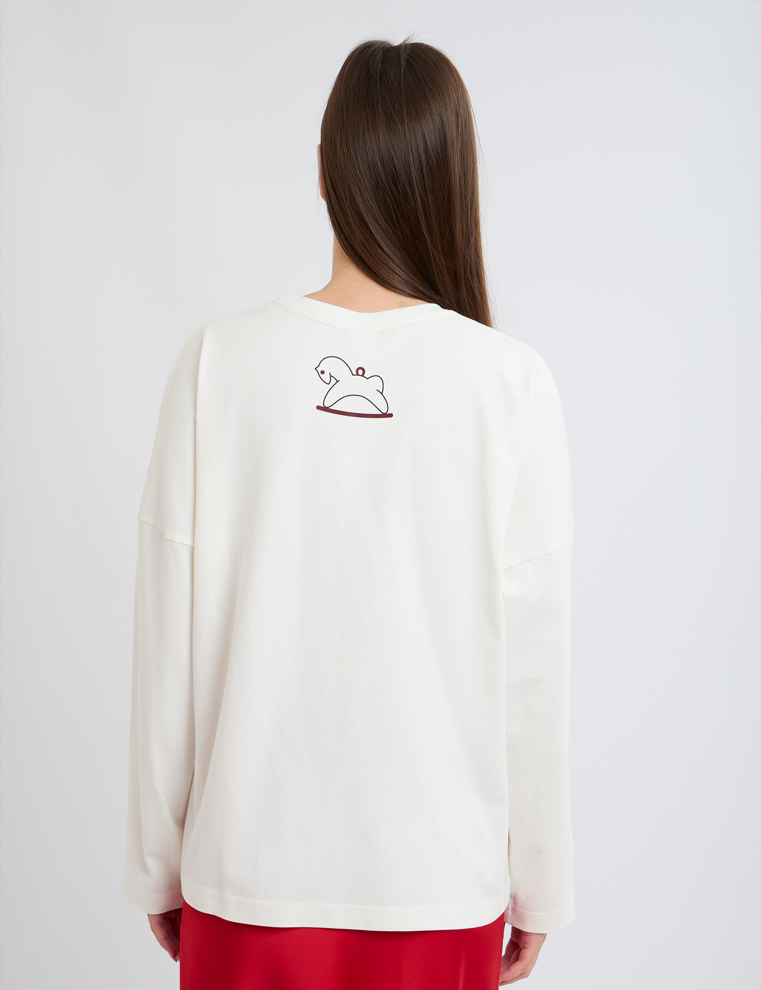 Картинка Лонгслів із лінійними ілюстраціями спереду та ззаду