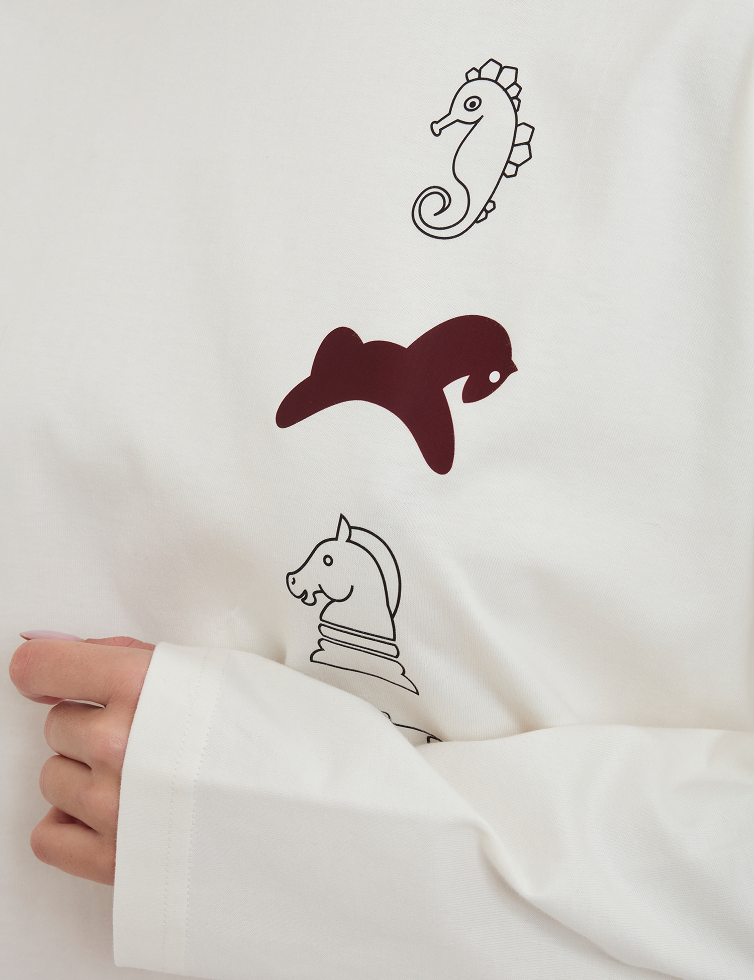 Картинка Лонгслів із лінійними ілюстраціями спереду та ззаду