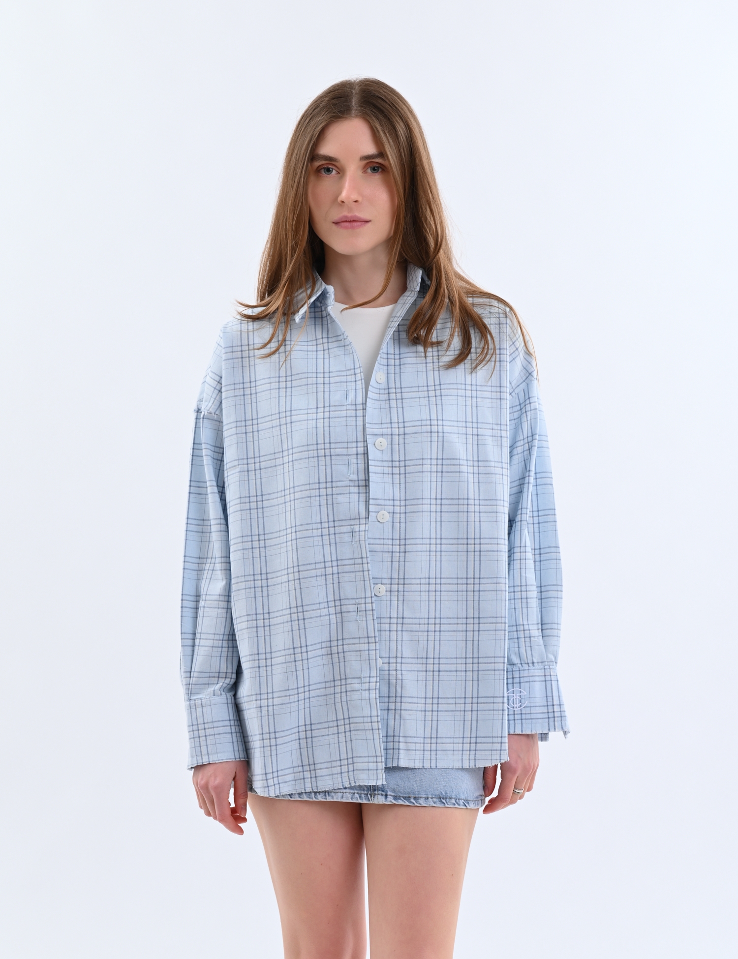 Картинка Сорочка в клітинку з акцентними швами блакитна