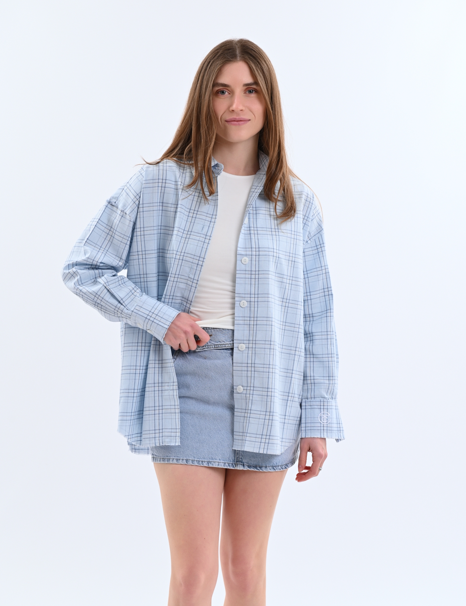 Картинка Сорочка в клітинку з акцентними швами блакитна