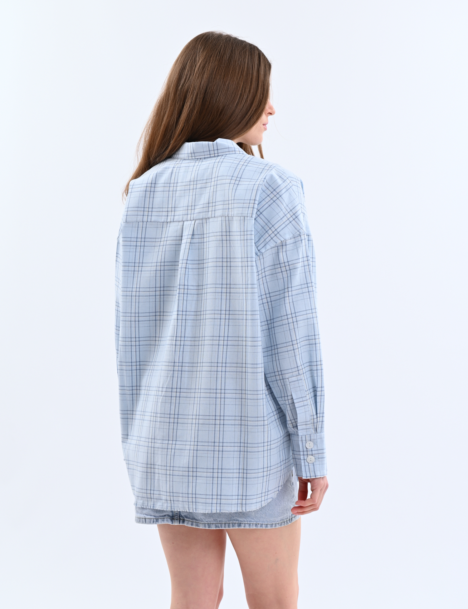 Картинка Сорочка в клітинку з акцентними швами блакитна