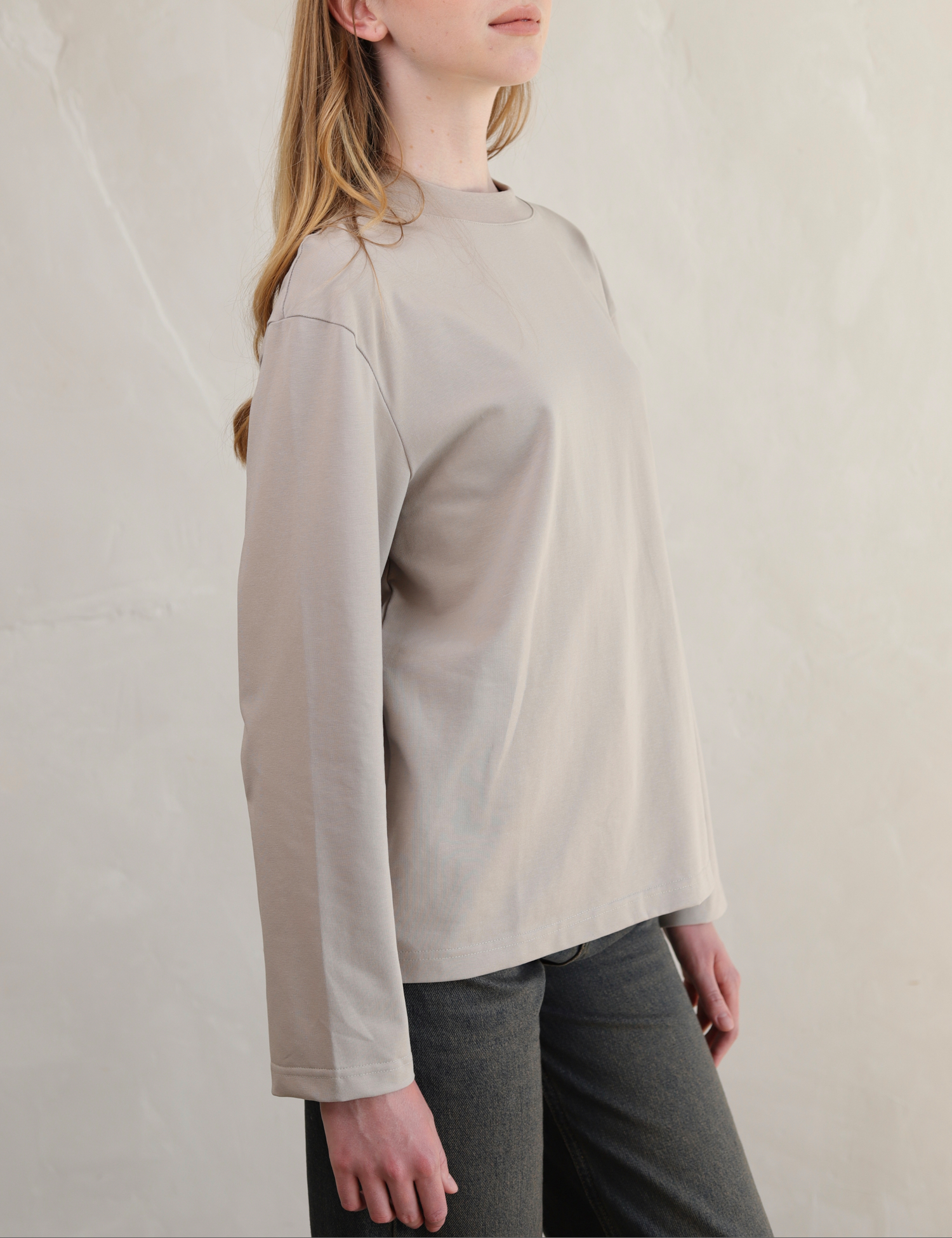 Картинка Лонгслів бежевий