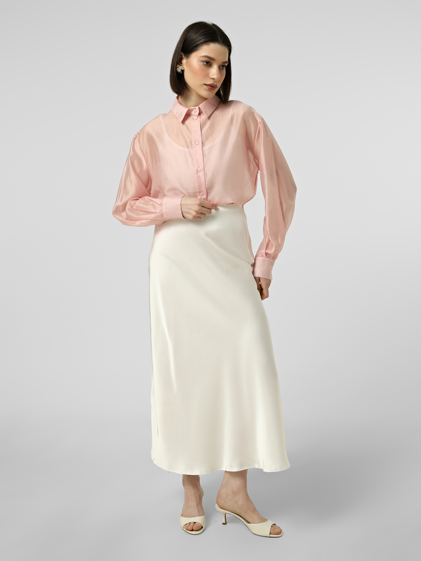 Картинка Ніжно‑рожева напівпрозора сорочка oversize