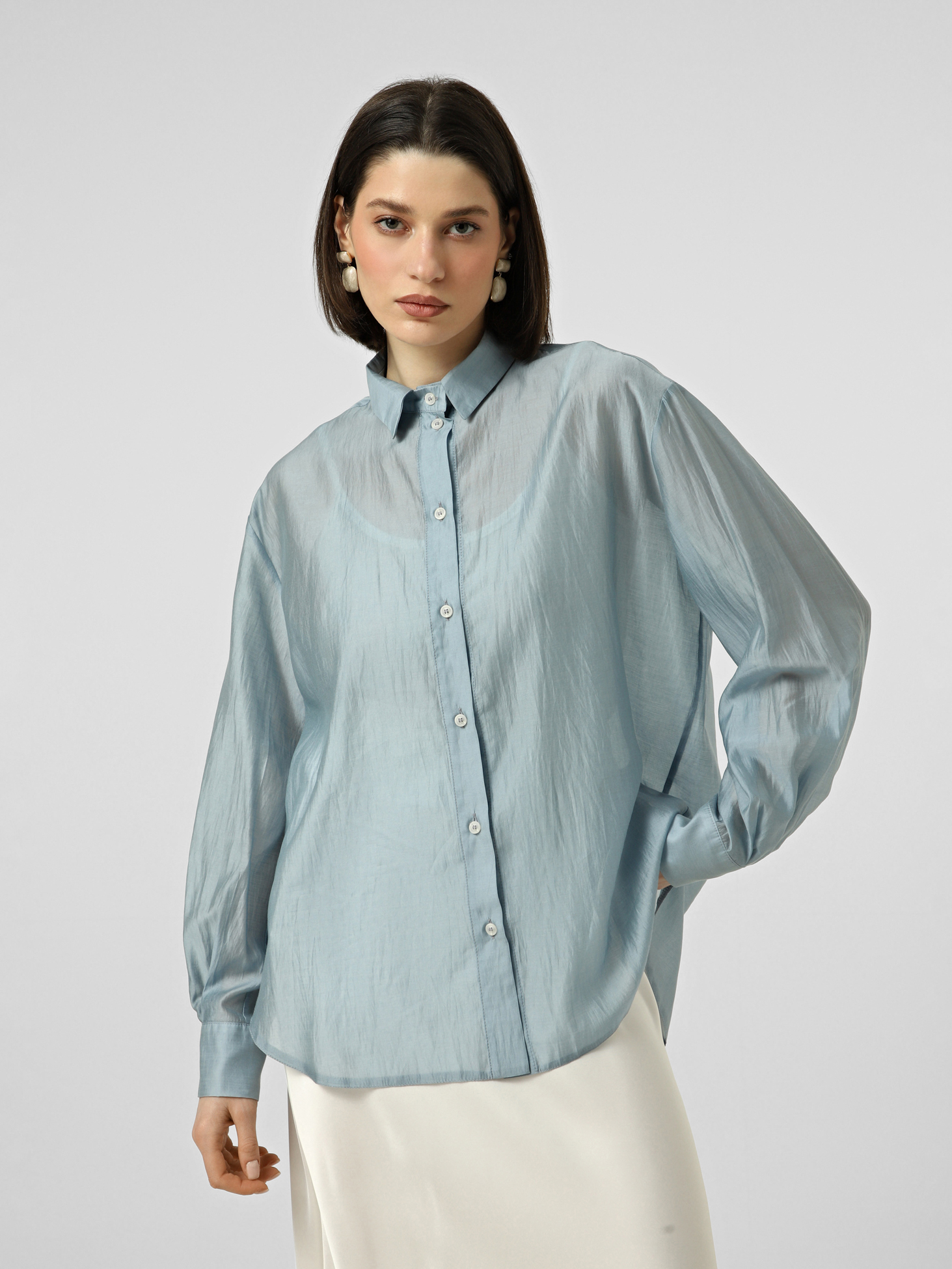 Картинка Напівпрозора блакитна сорочка oversize