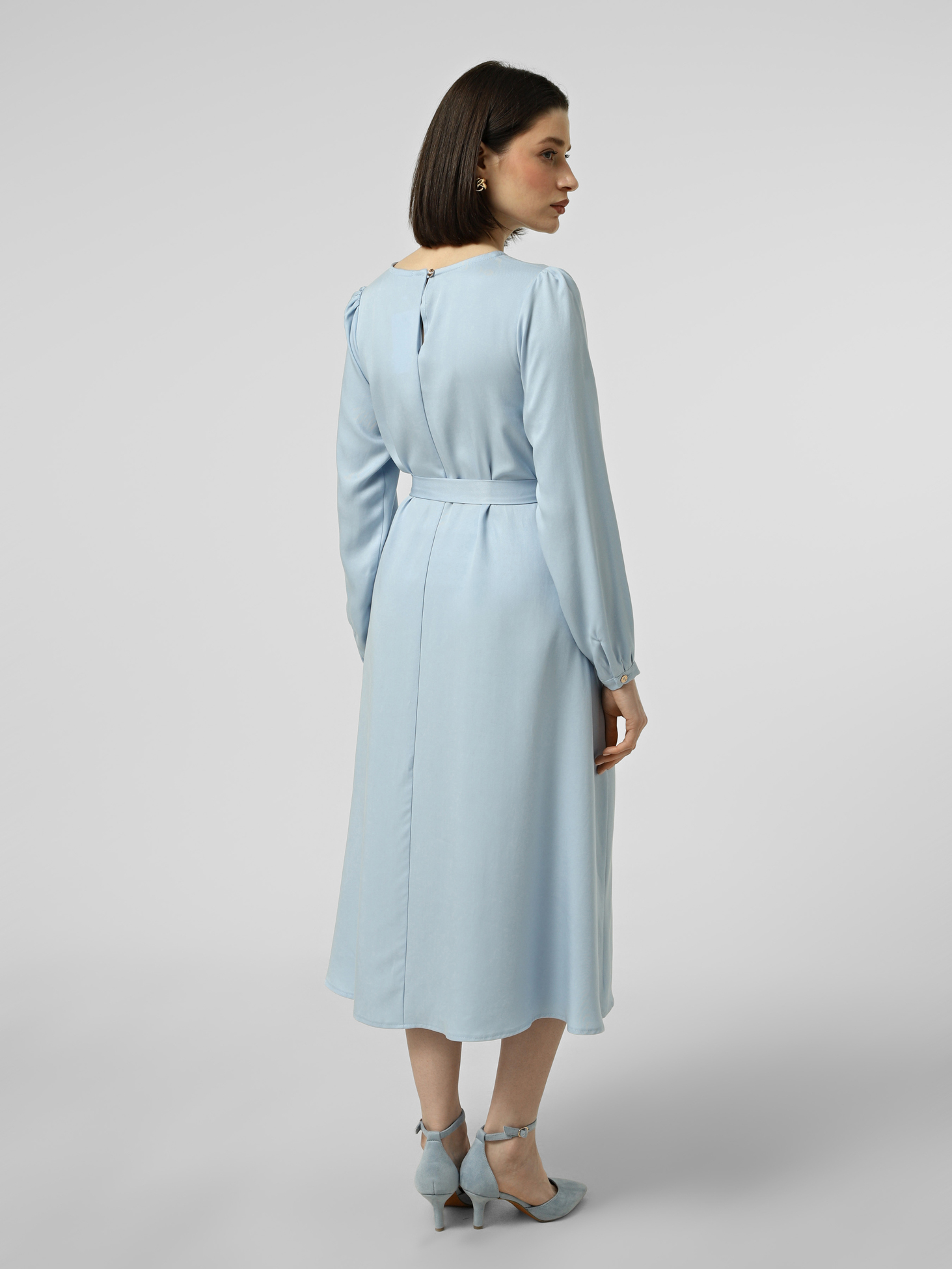 Картинка Блакитна сукня міді з поясом