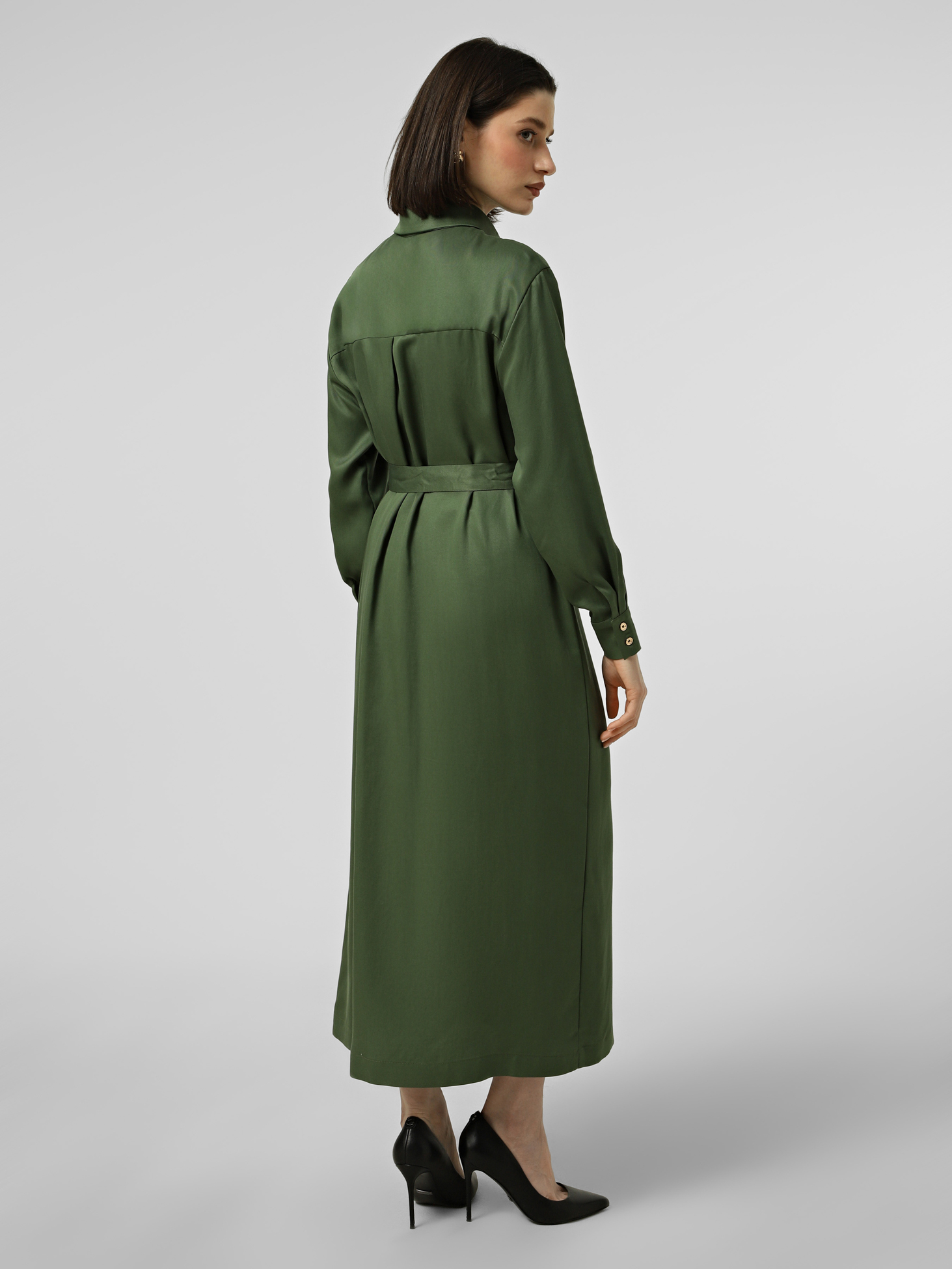 Картинка Сукня‑сорочка міді в оливковому відтінку