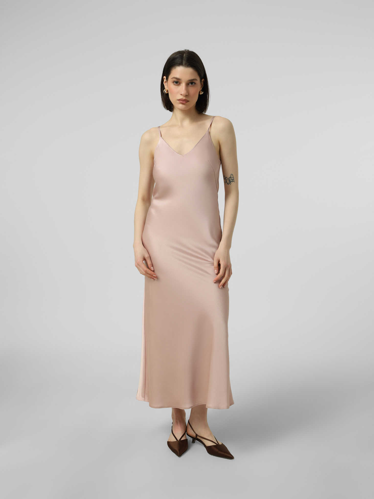 Картинка Атласна сукня‑комбінація у ніжно‑рожевому відтінку