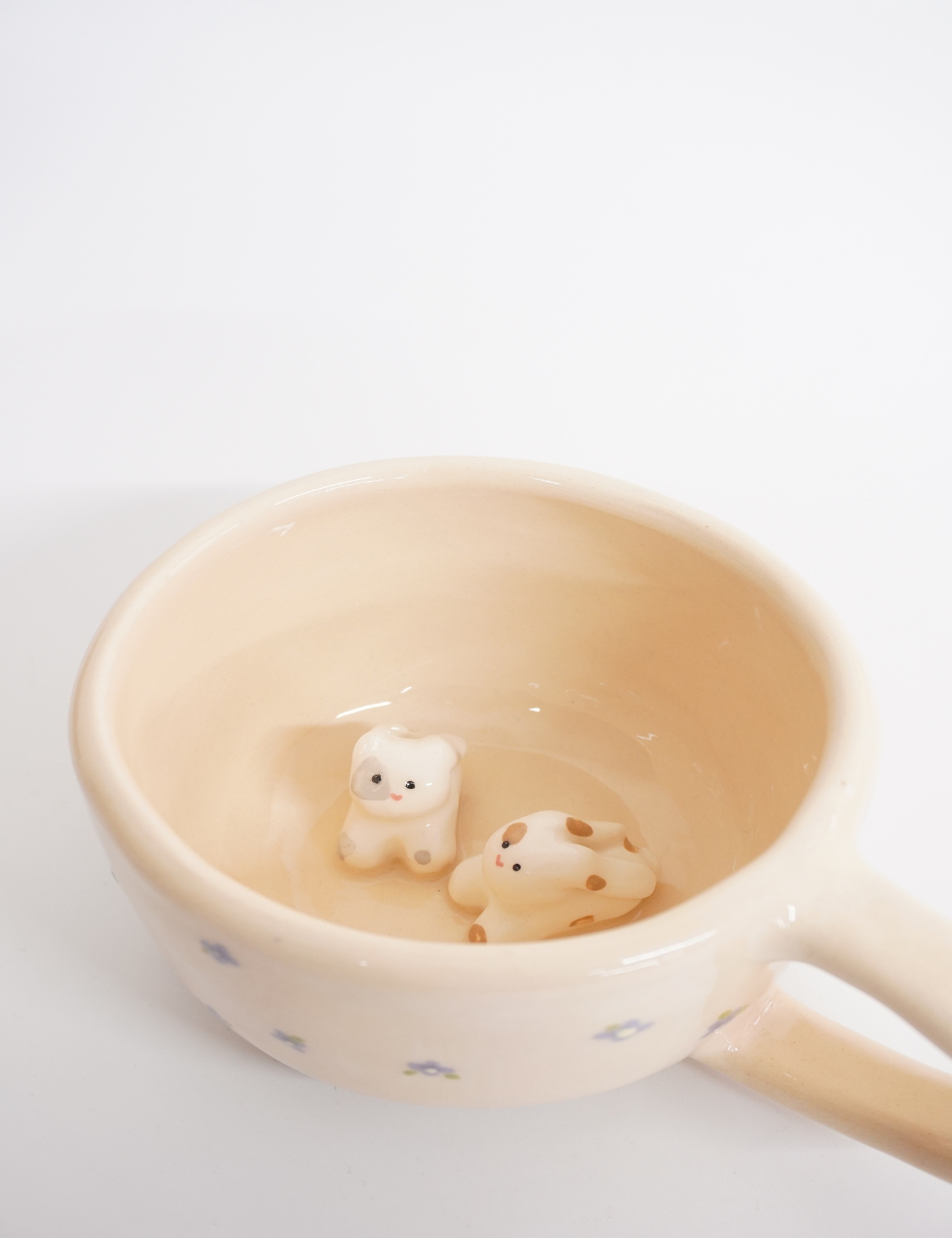 Картинка Чашка "Два кролика всередині"