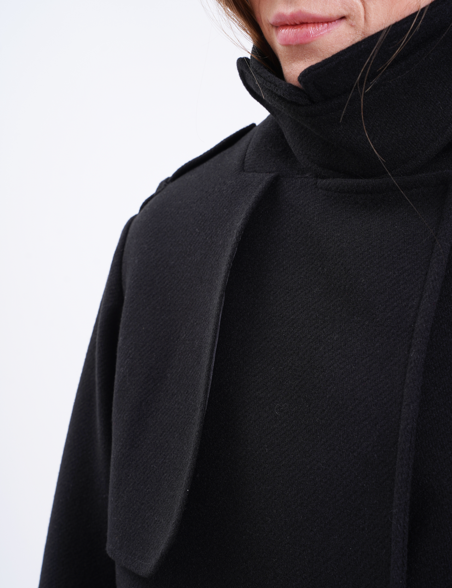 Картинка Пальто укорочене чорне