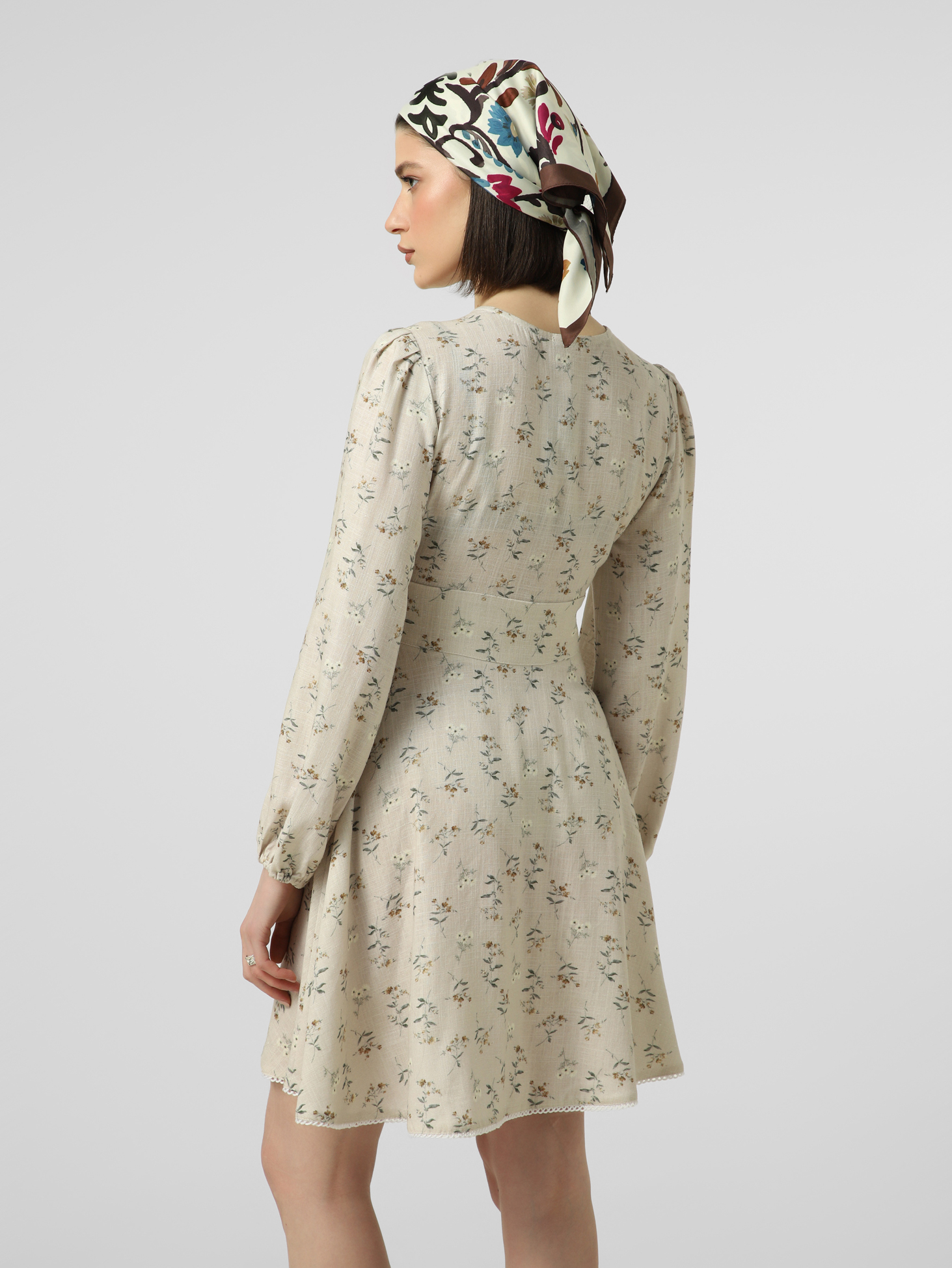 Картинка Лляна сукня міні з трикутним вирізом