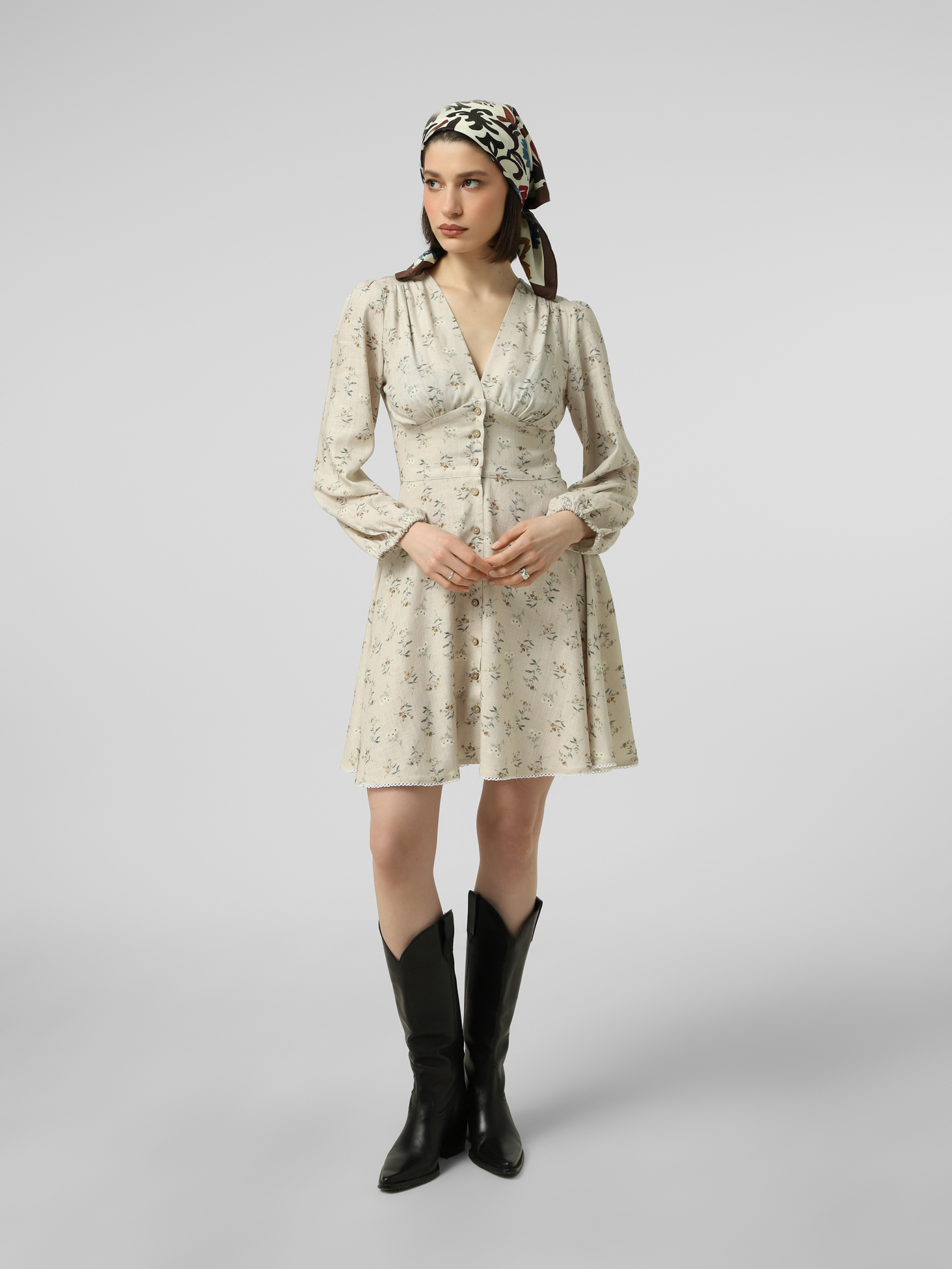 Картинка Лляна сукня міні з трикутним вирізом