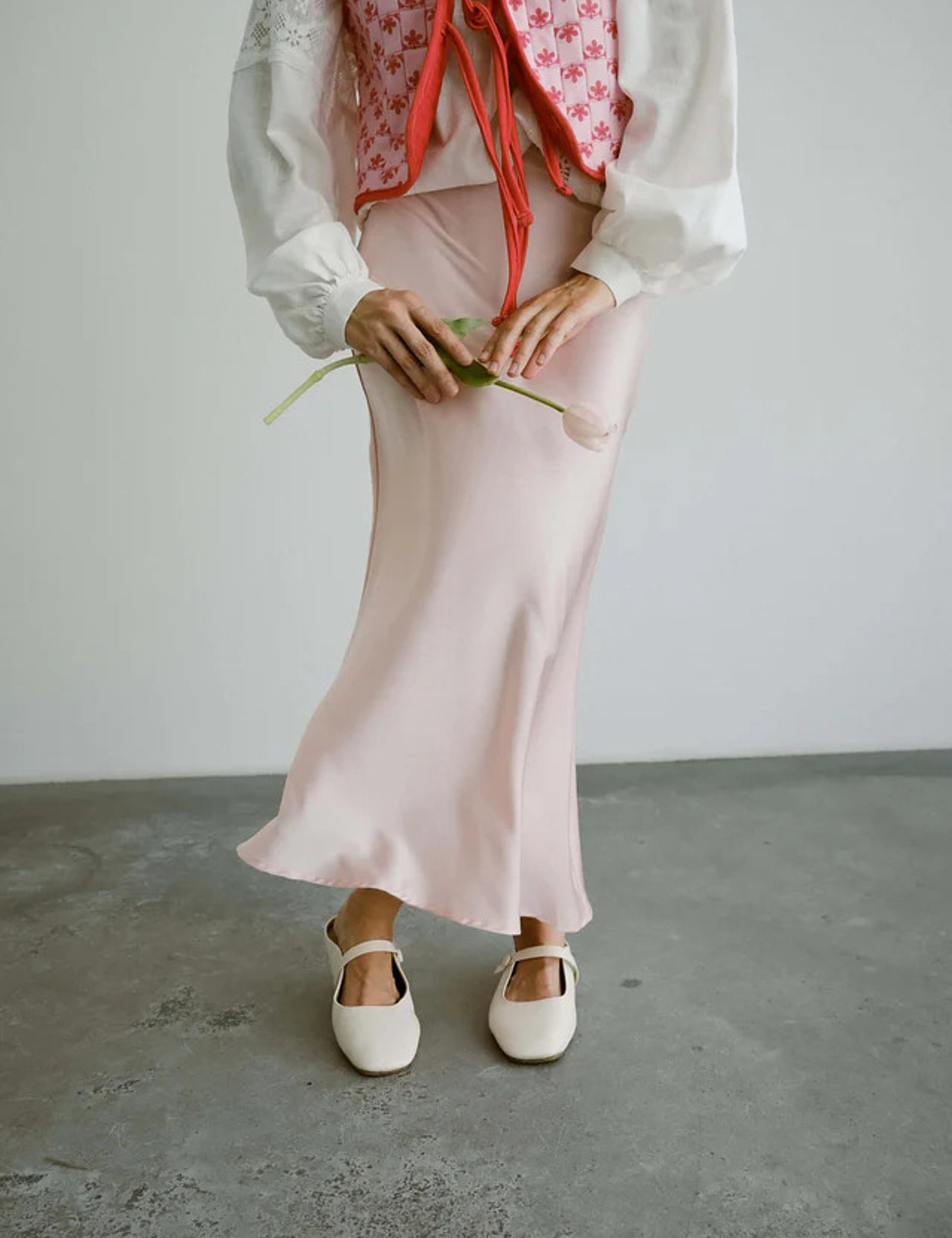 Картинка Сатинова міді спідниця ніжно-рожева