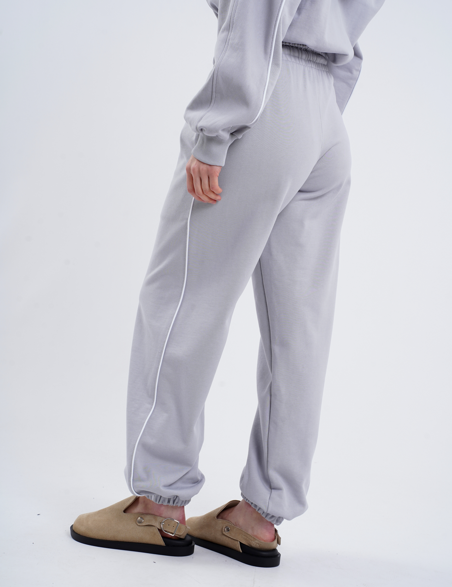 Картинка Штани джогери з кантом сірі