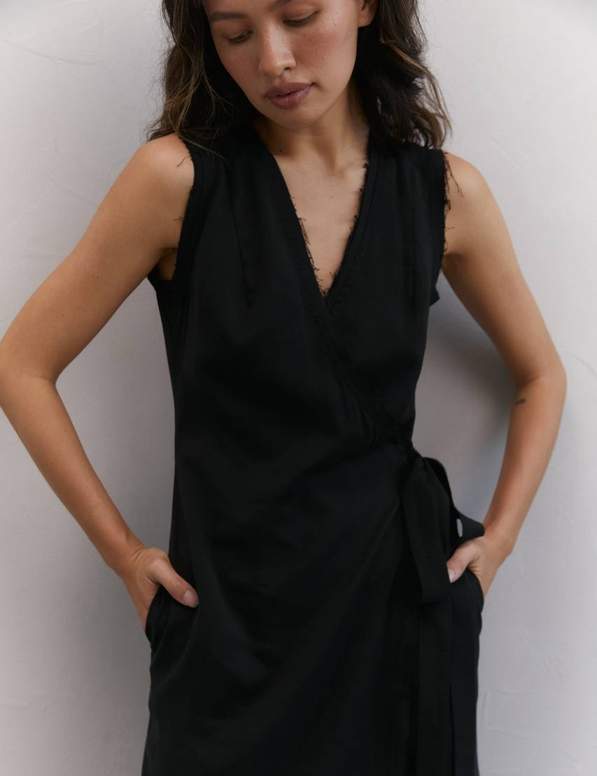 Картинка Чорна міді‑сукня на запах