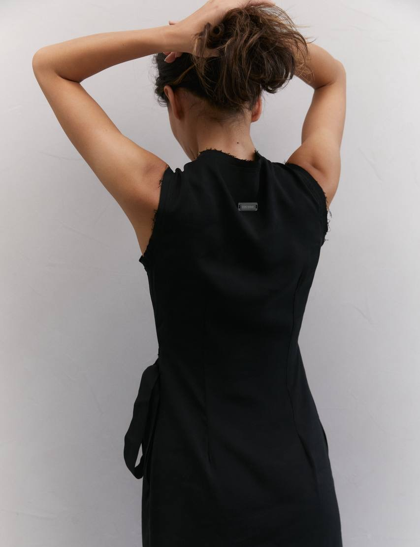 Картинка Чорна міді‑сукня на запах