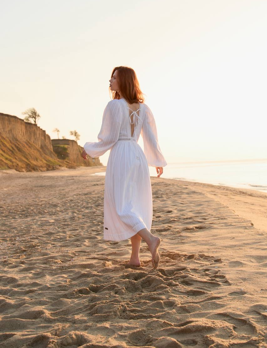 Картинка Біла бохо сукня з мереживними вставками