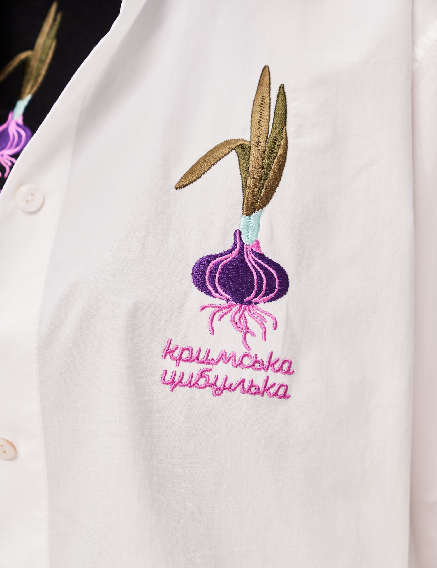 Картинка Сорочка з вишивкою «Кримська цибулька» молочна