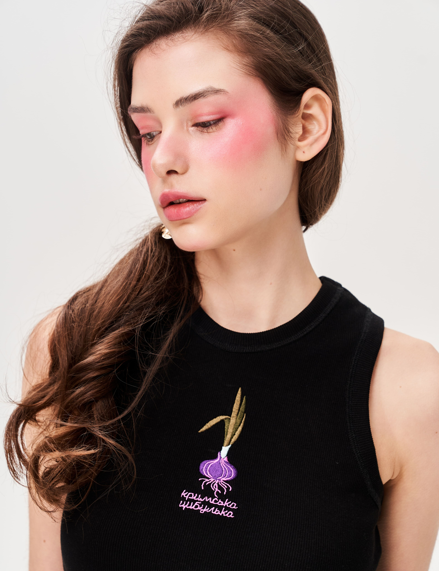 Картинка Майка з вишивкою «Кримська цибулька» чорна