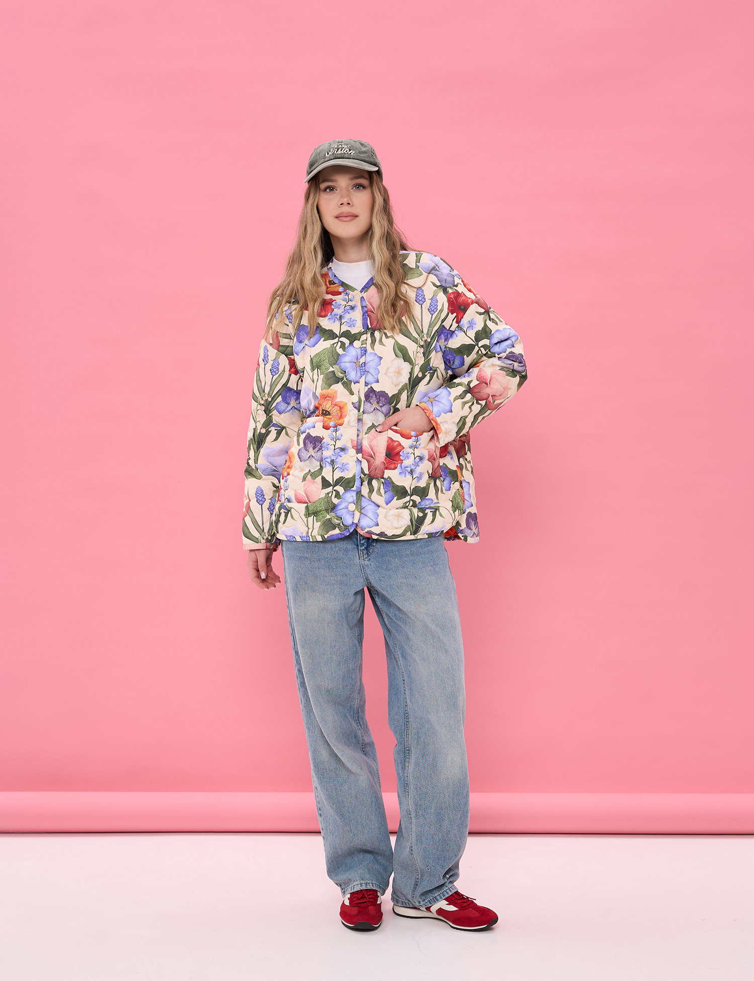 Картинка Куртка з великим флористичним принтом