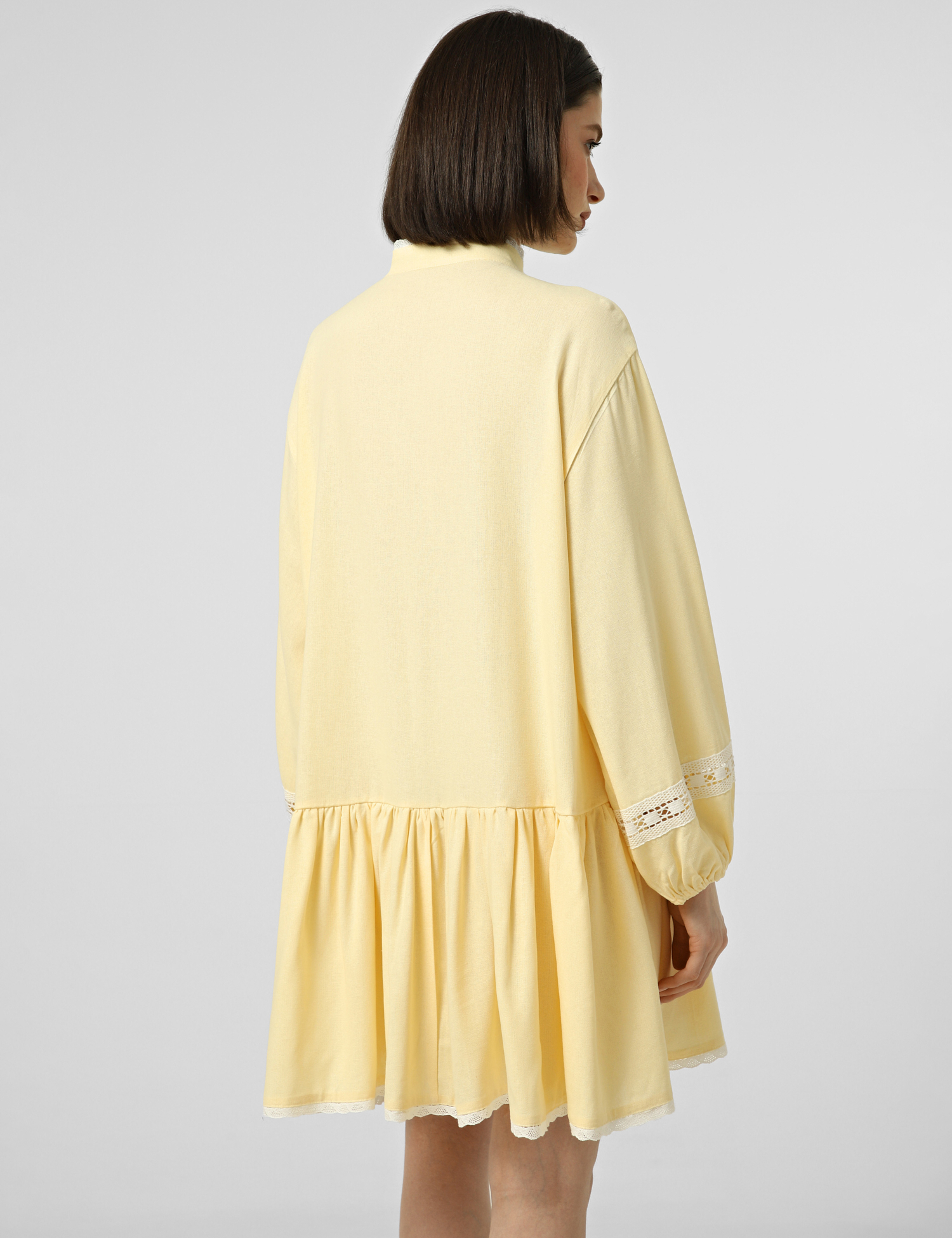 Картинка Жовта лляна сукня з мереживом