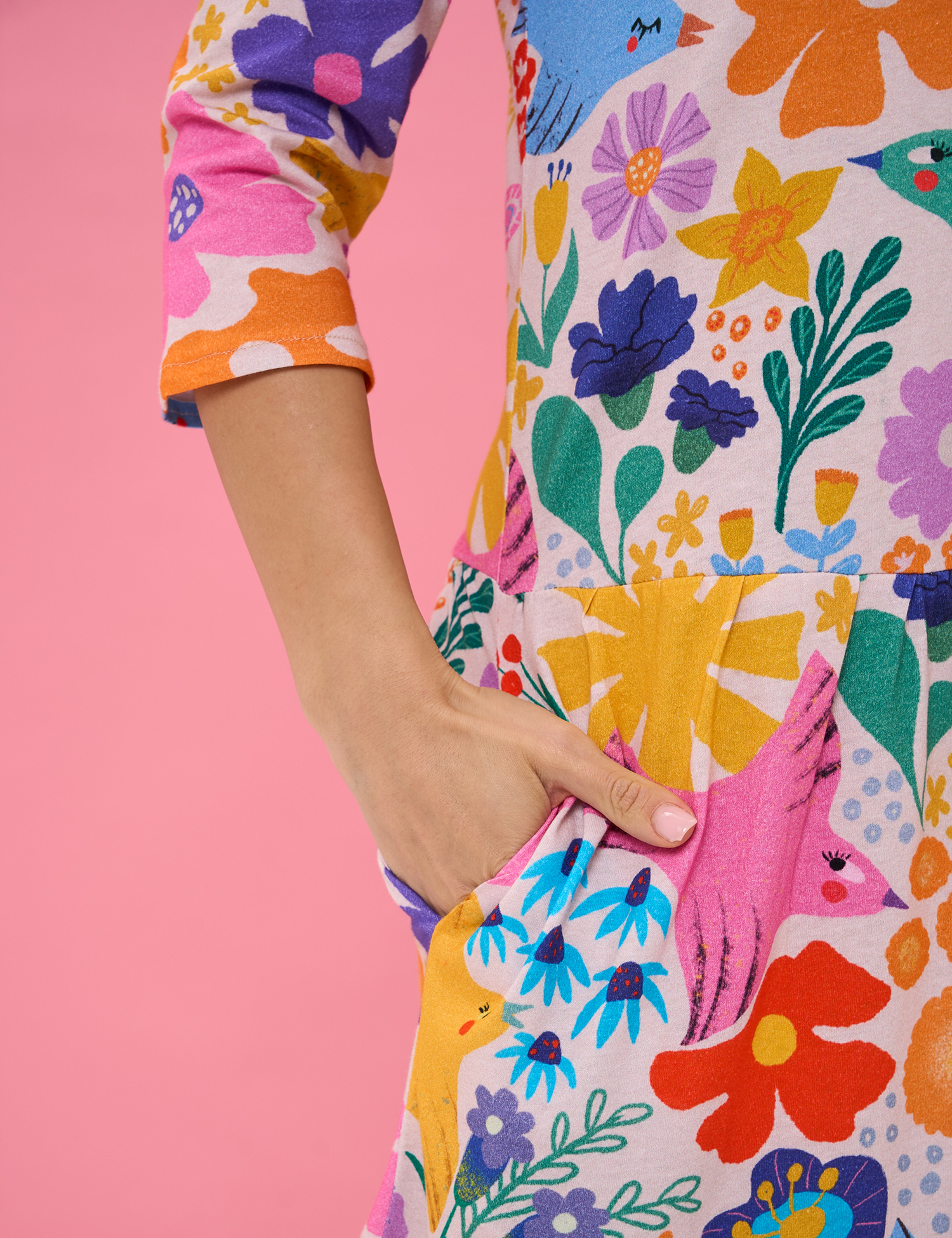 Картинка Сукня максі з насиченим багатоколірним флористичним принтом