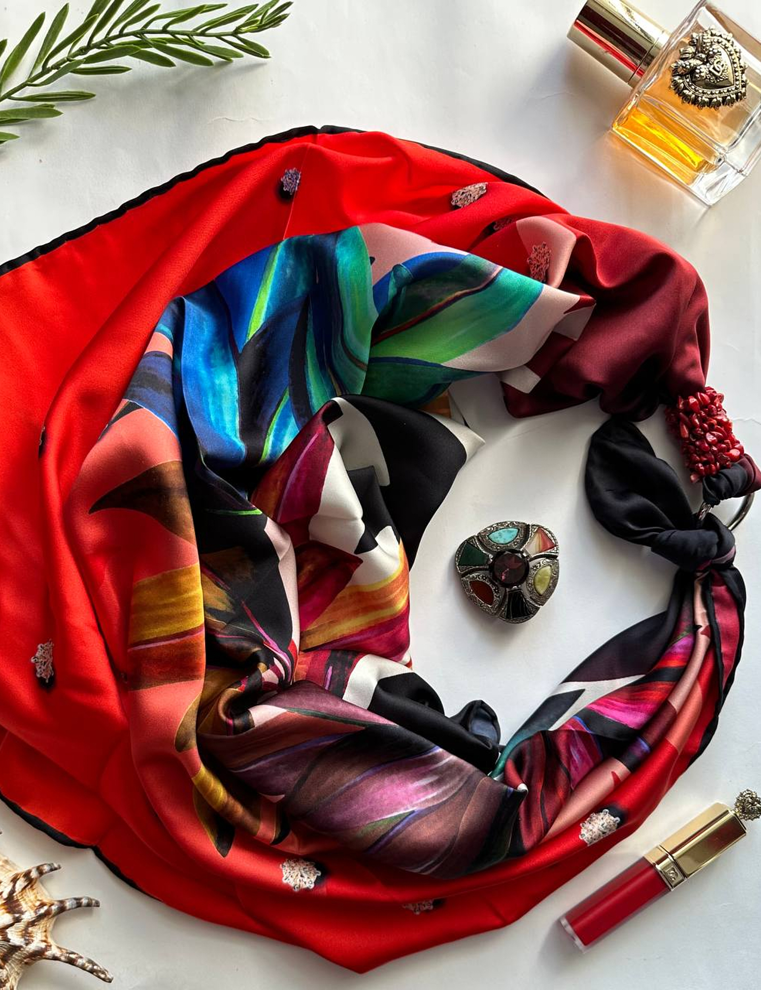 Картинка Дизайнерська шовкова хустка "Гра пристасті"