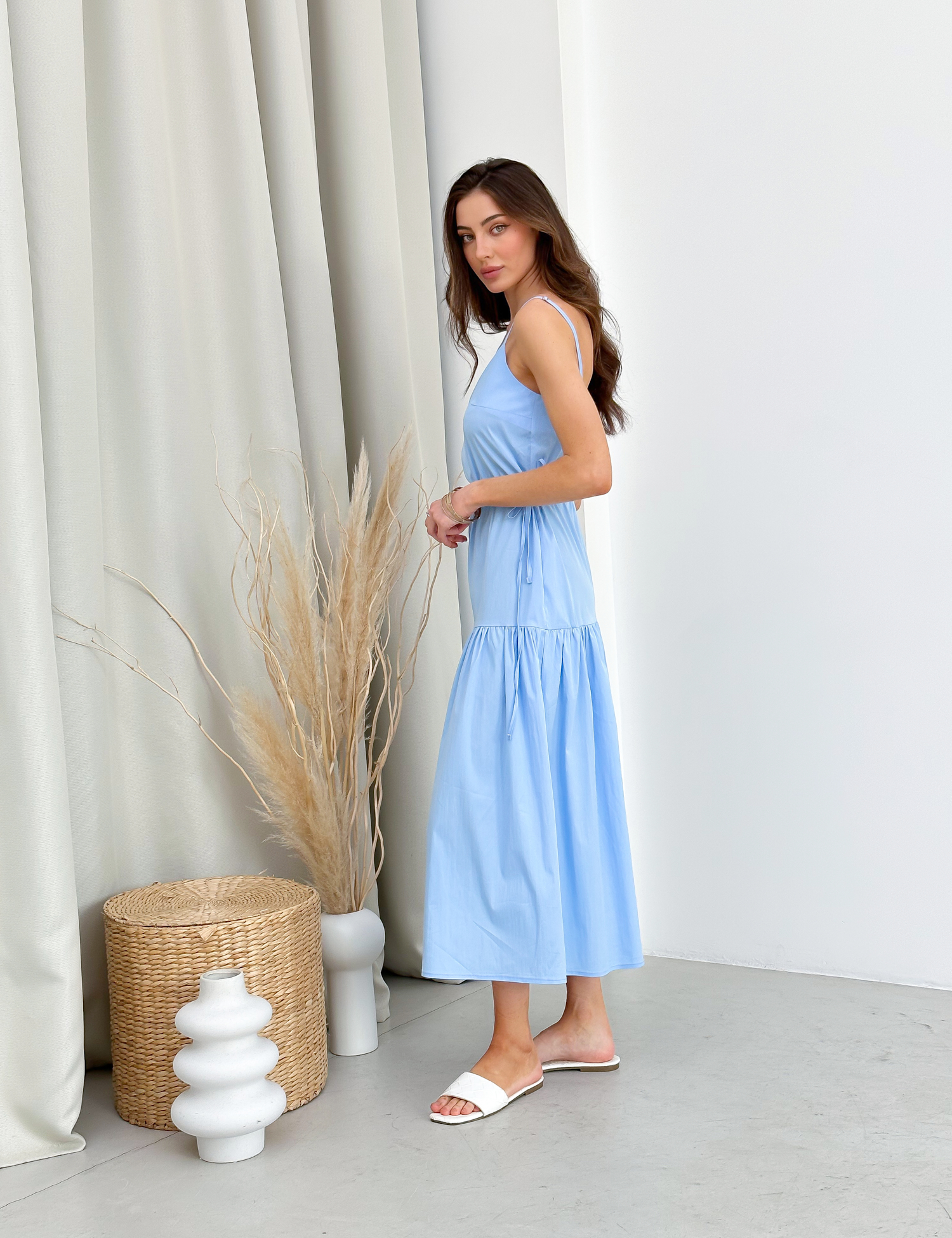 Картинка Сукня міді на тонких бретелях