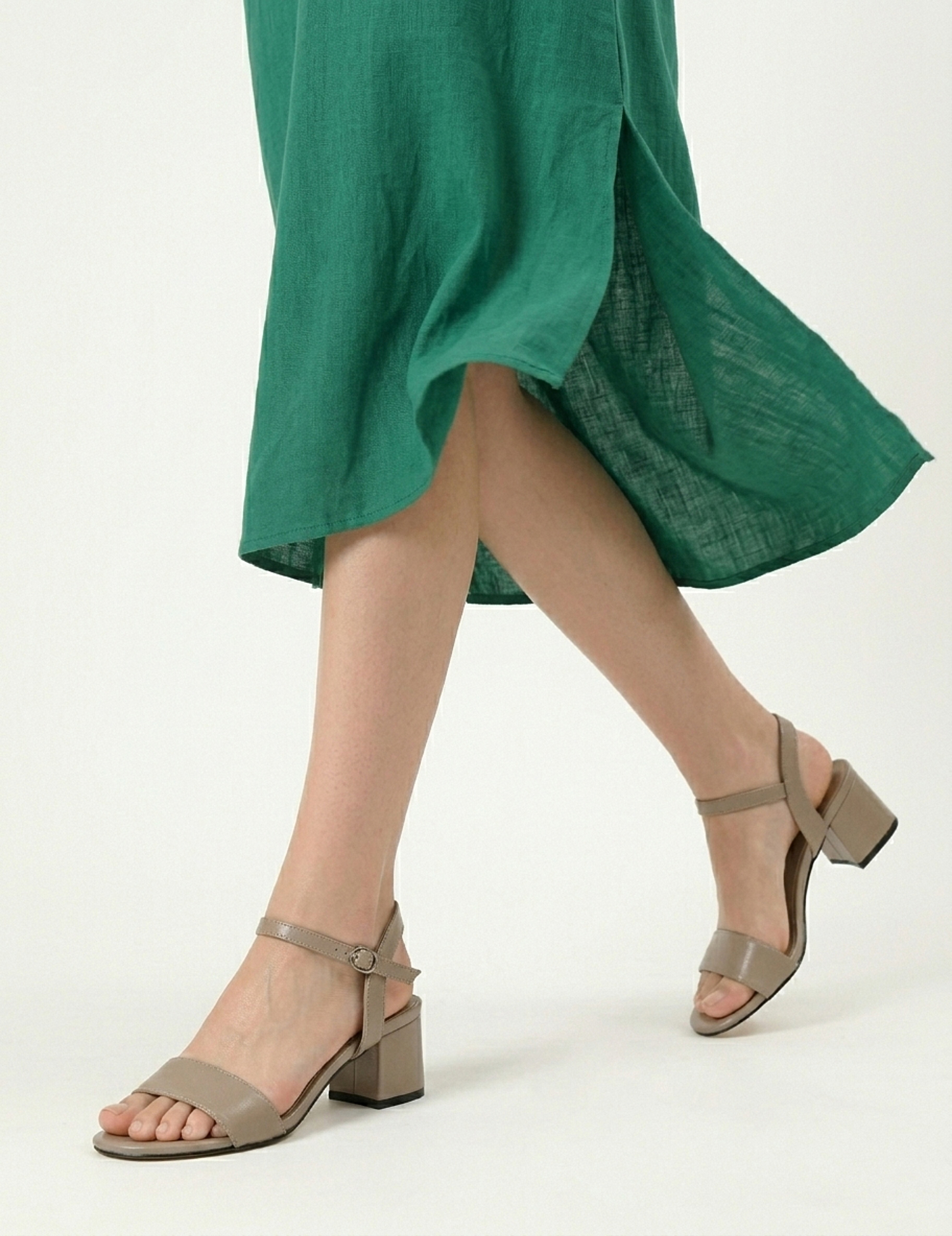 Картинка Туфлі бежеві на підборах