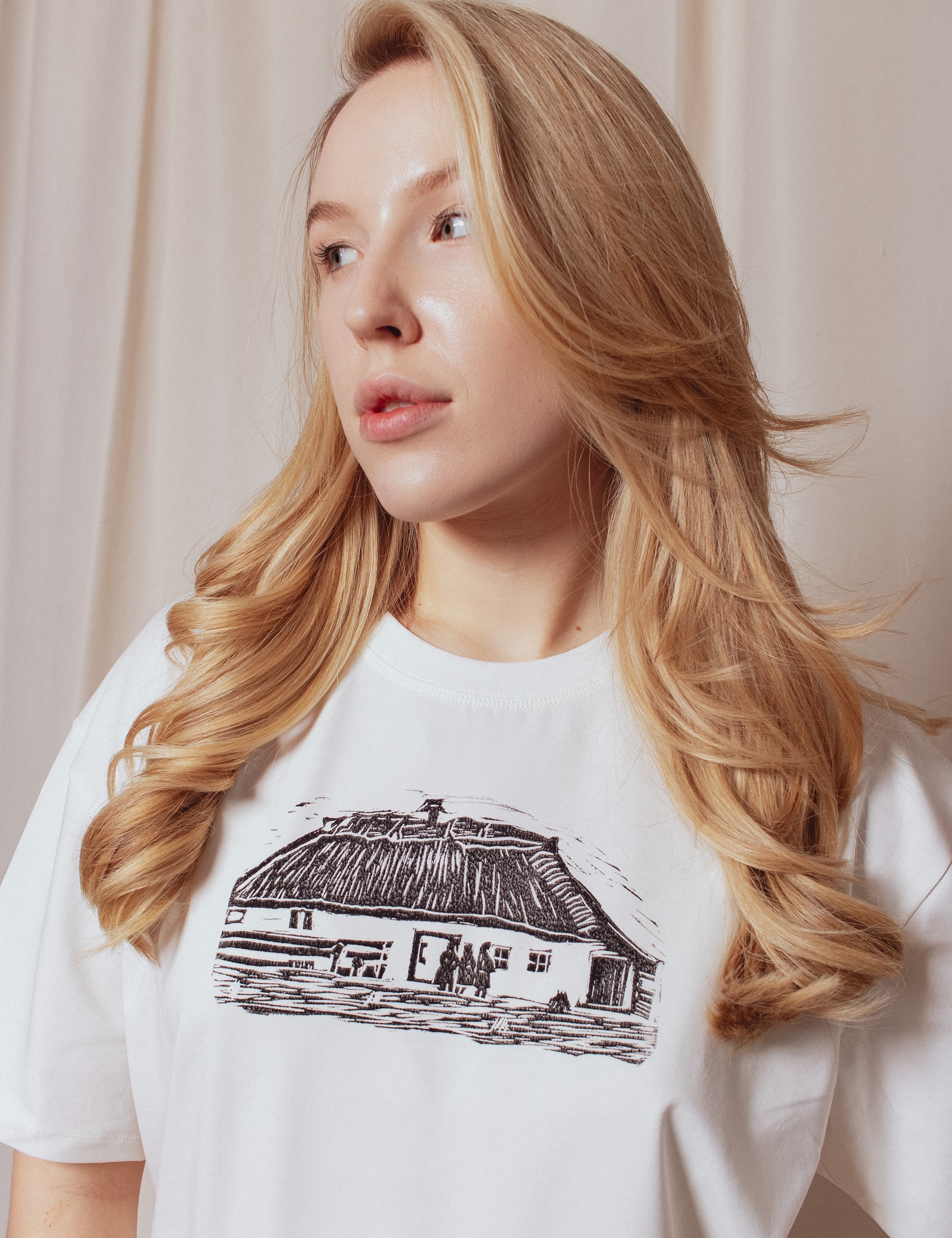 Картинка Футболка біла з принтом