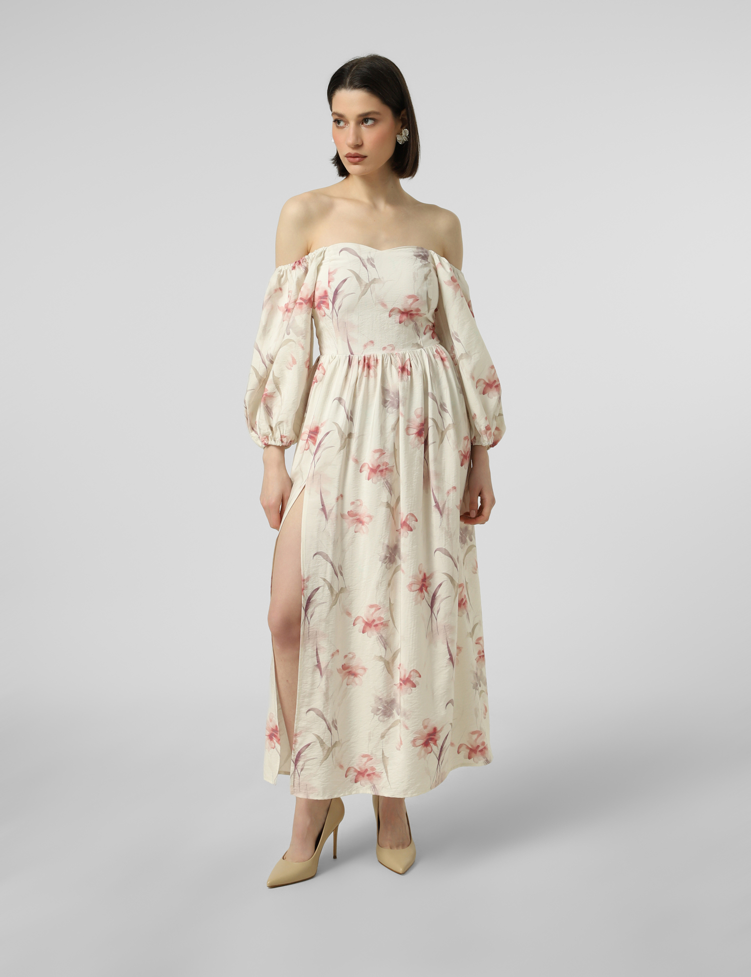 Картинка Сукня біла з квітковим принтом