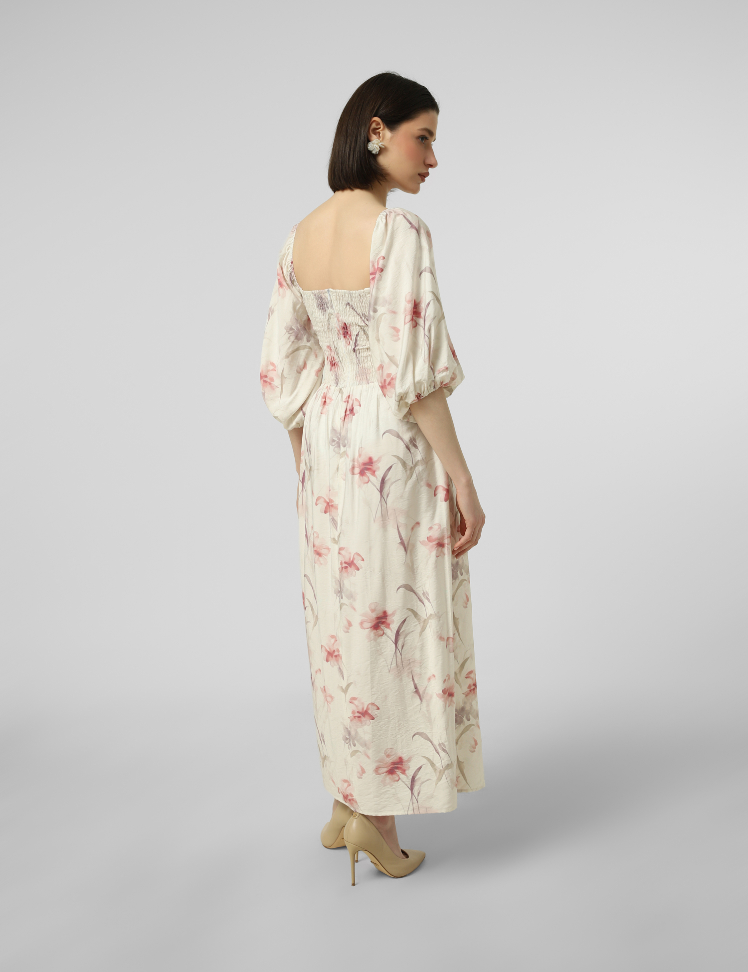 Картинка Сукня біла з квітковим принтом