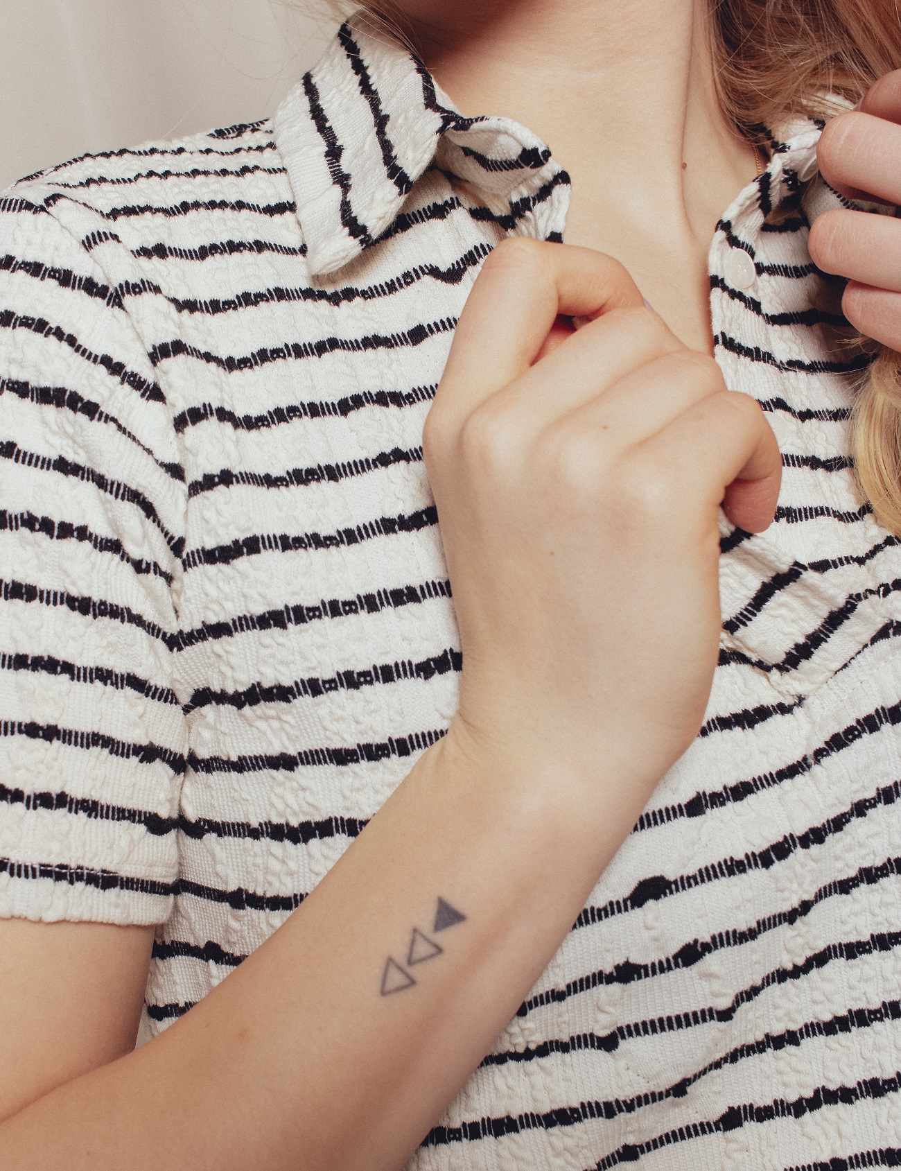 Картинка Футболка поло в чорно-былу смужку