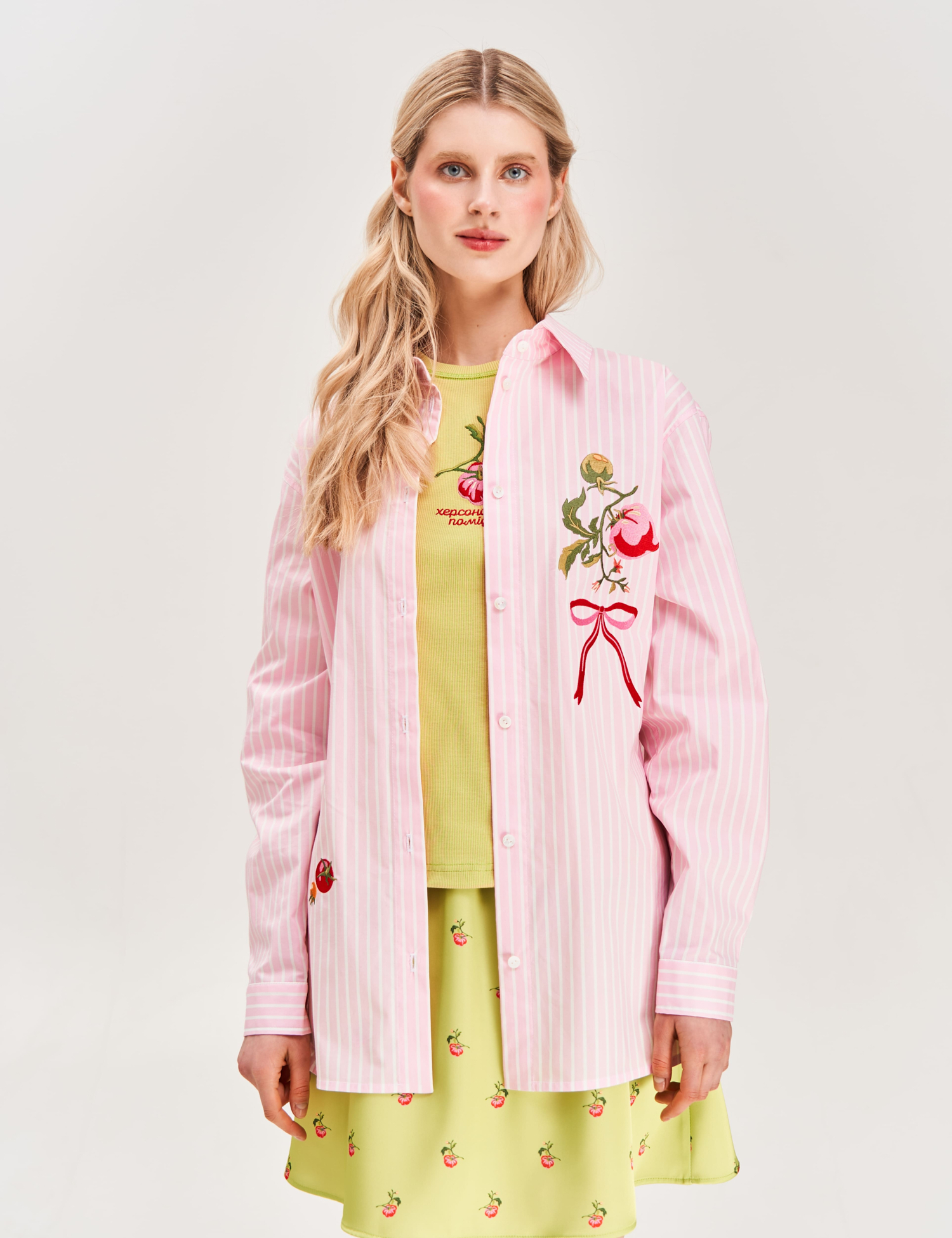 Картинка Сорочка з вишивкою "Херсонський помідор"