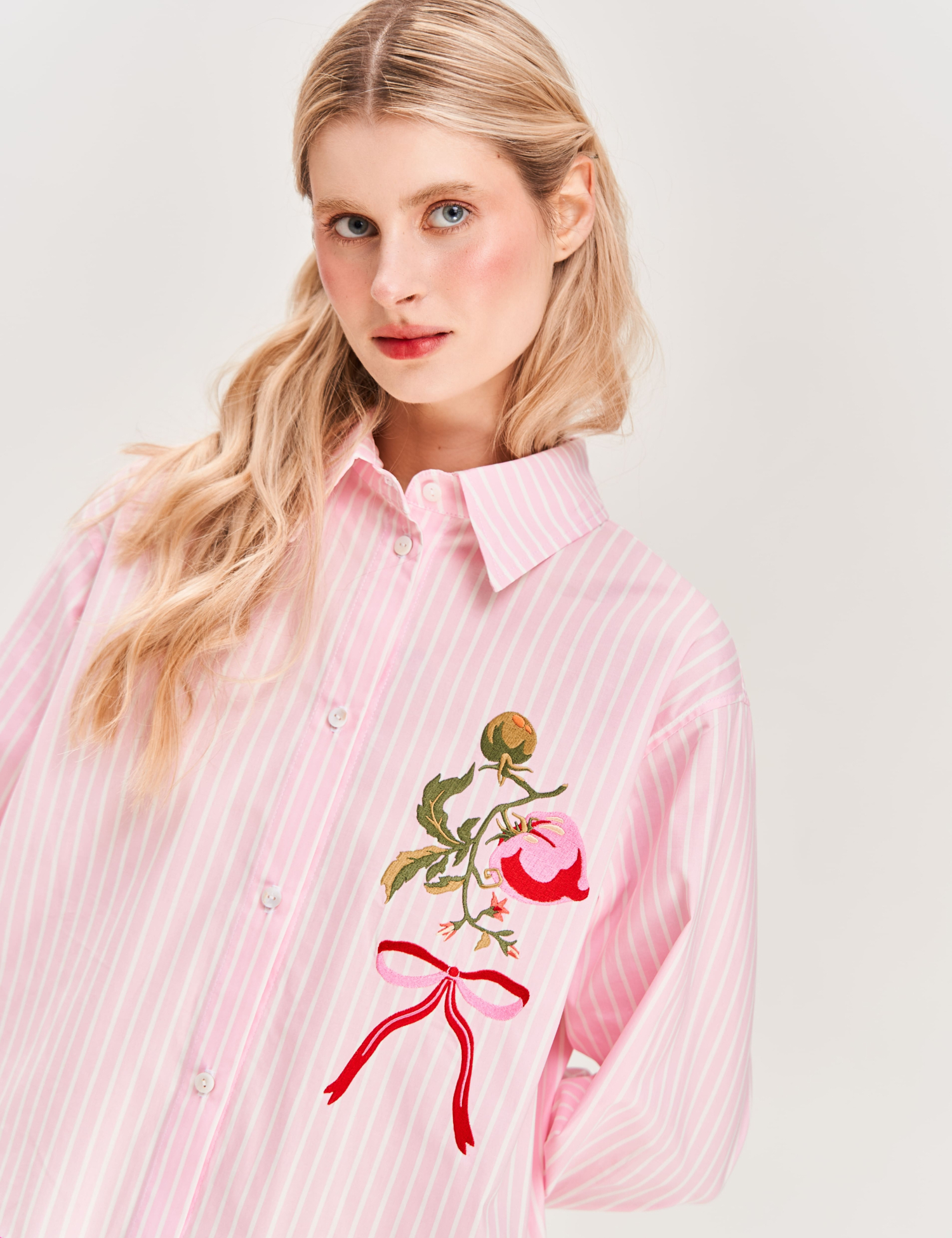 Картинка Сорочка з вишивкою "Херсонський помідор"