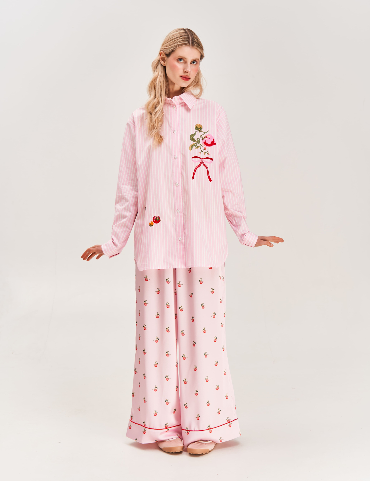 Картинка Сорочка з вишивкою "Херсонський помідор"