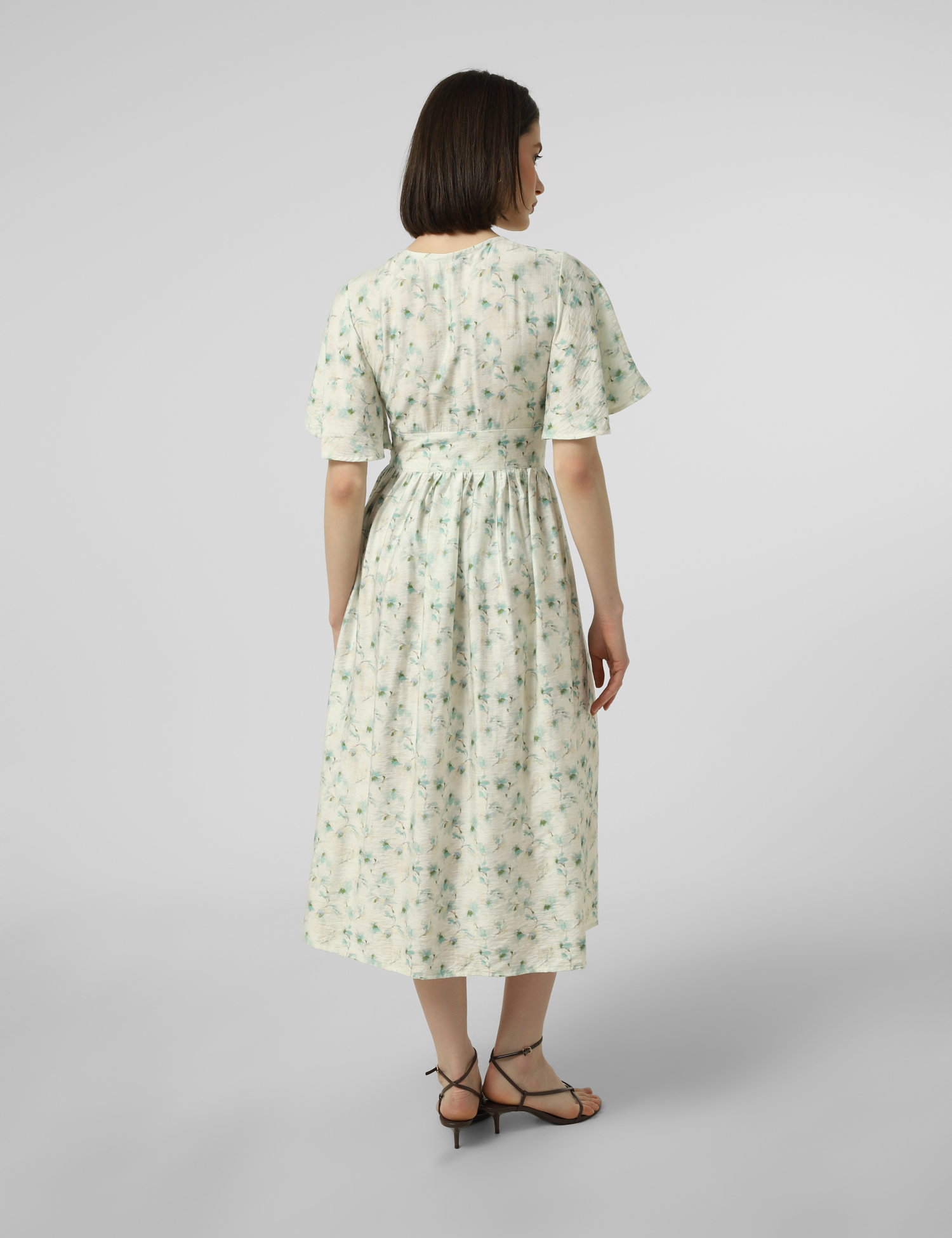 Картинка Квіткова сукня міді з трикутним вирізом 