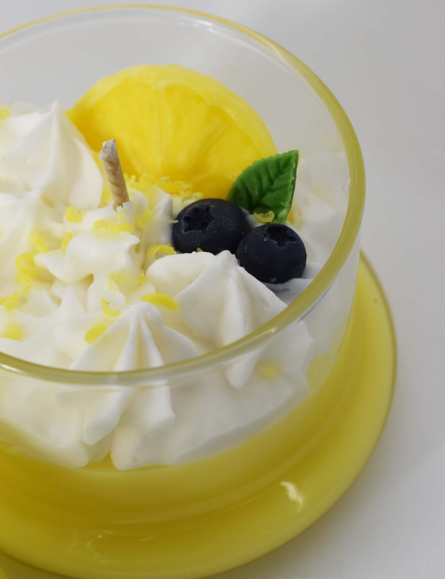 Картинка Свічка із серії Dessert glow у лимонного дисерту