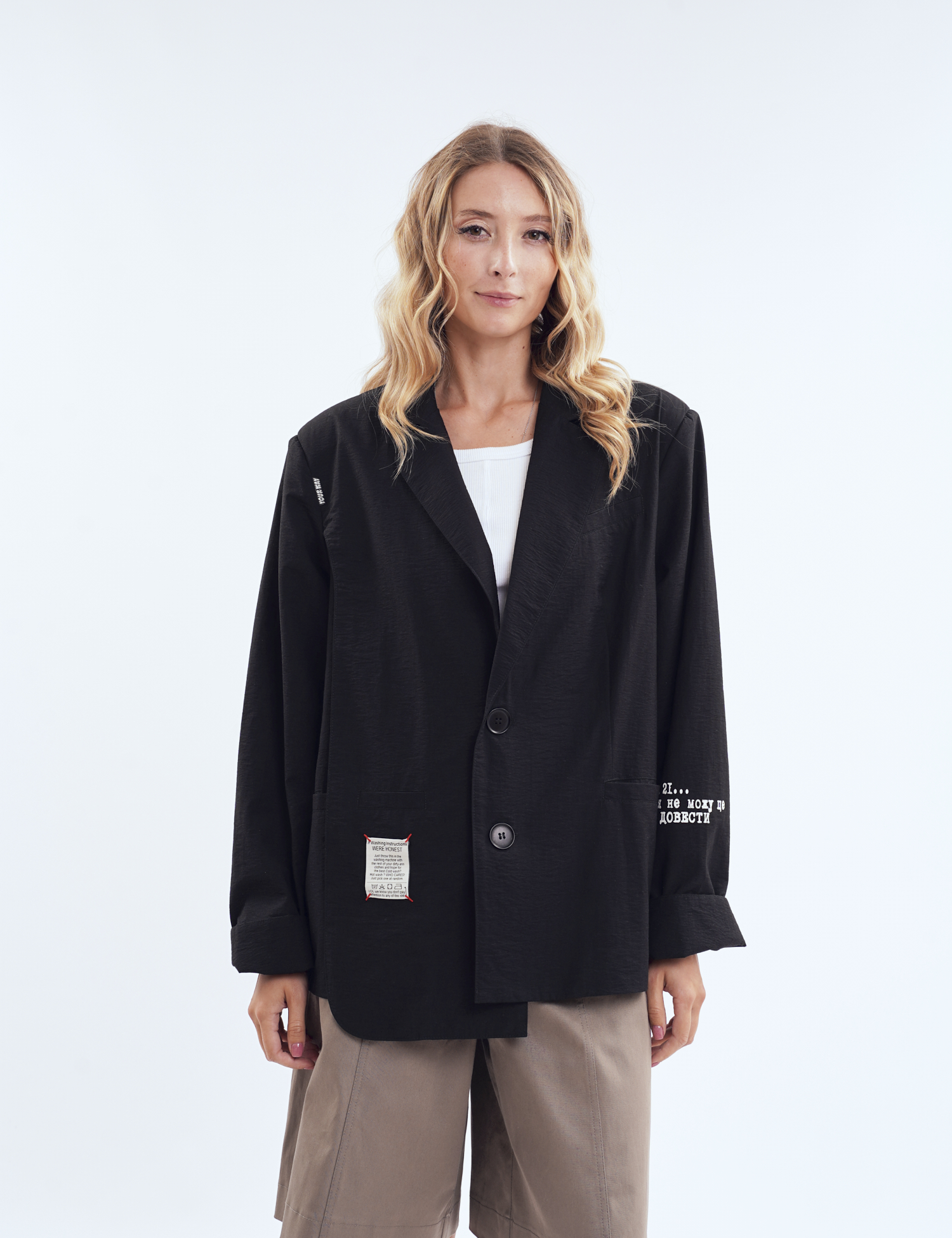 Картинка Жакет oversize з авторськими деталями чорний