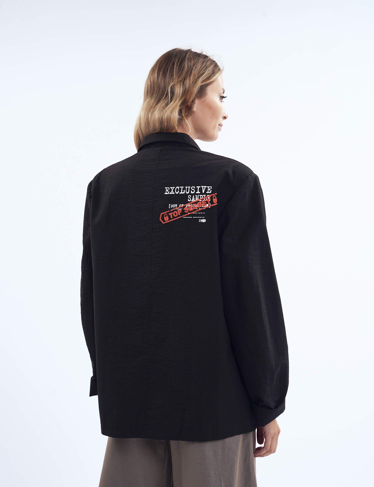 Картинка Жакет oversize з авторськими деталями чорний