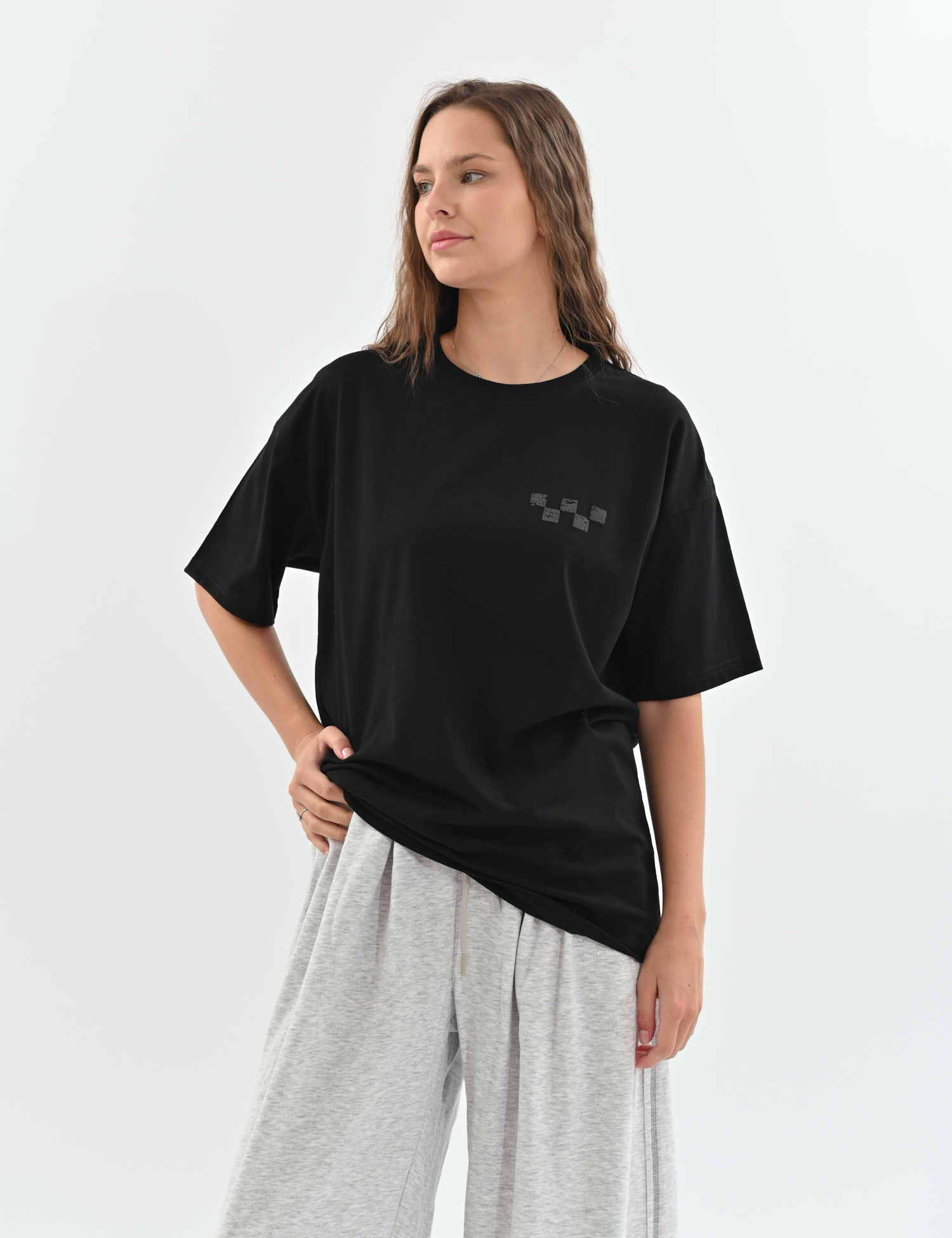 Картинка Футболка oversize з авторським принтом чорна