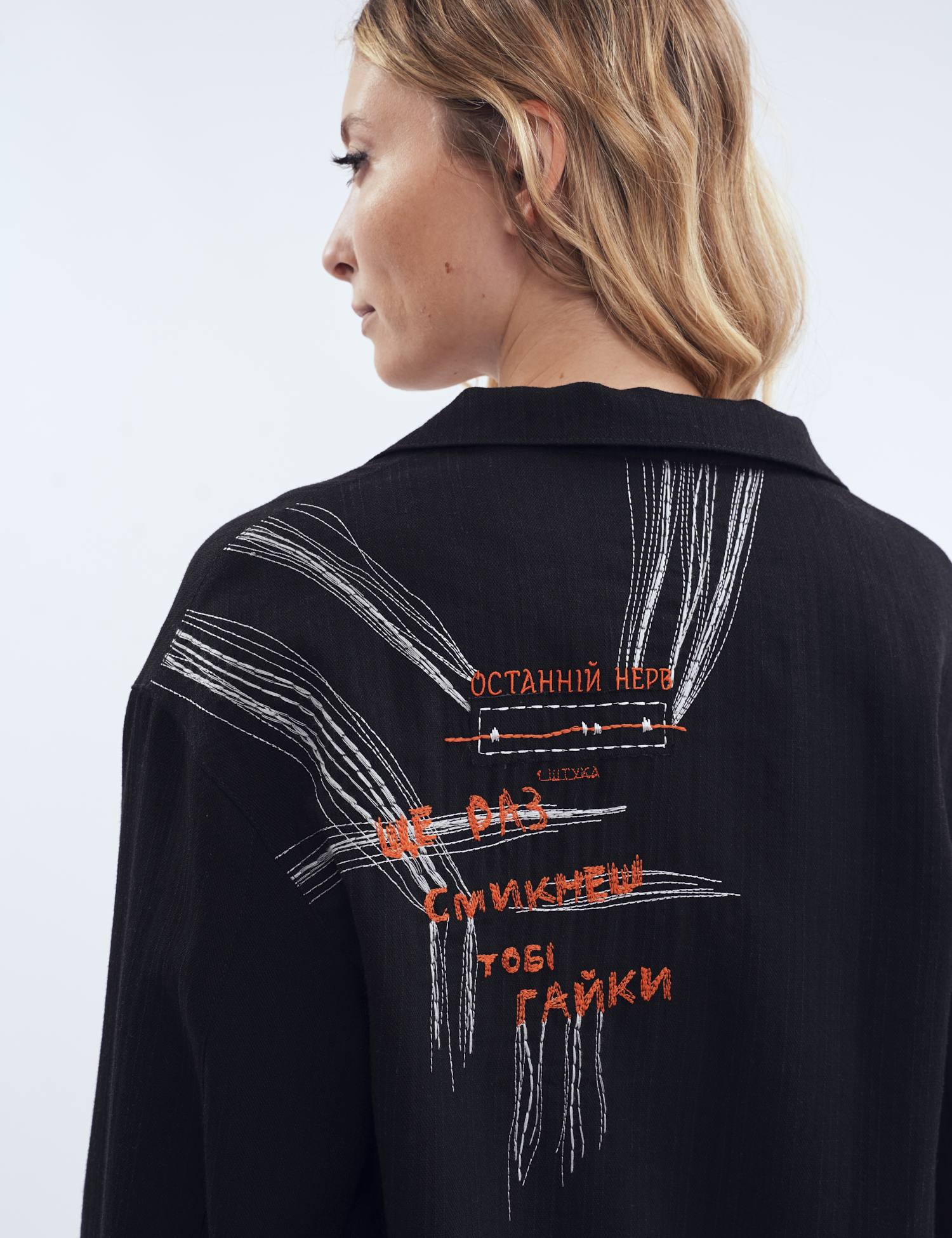 Картинка Жакет oversize з авторськими деталями чорний