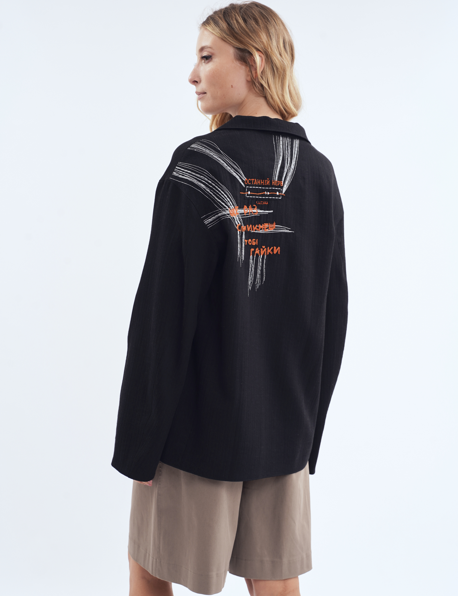 Картинка Жакет oversize з авторськими деталями чорний