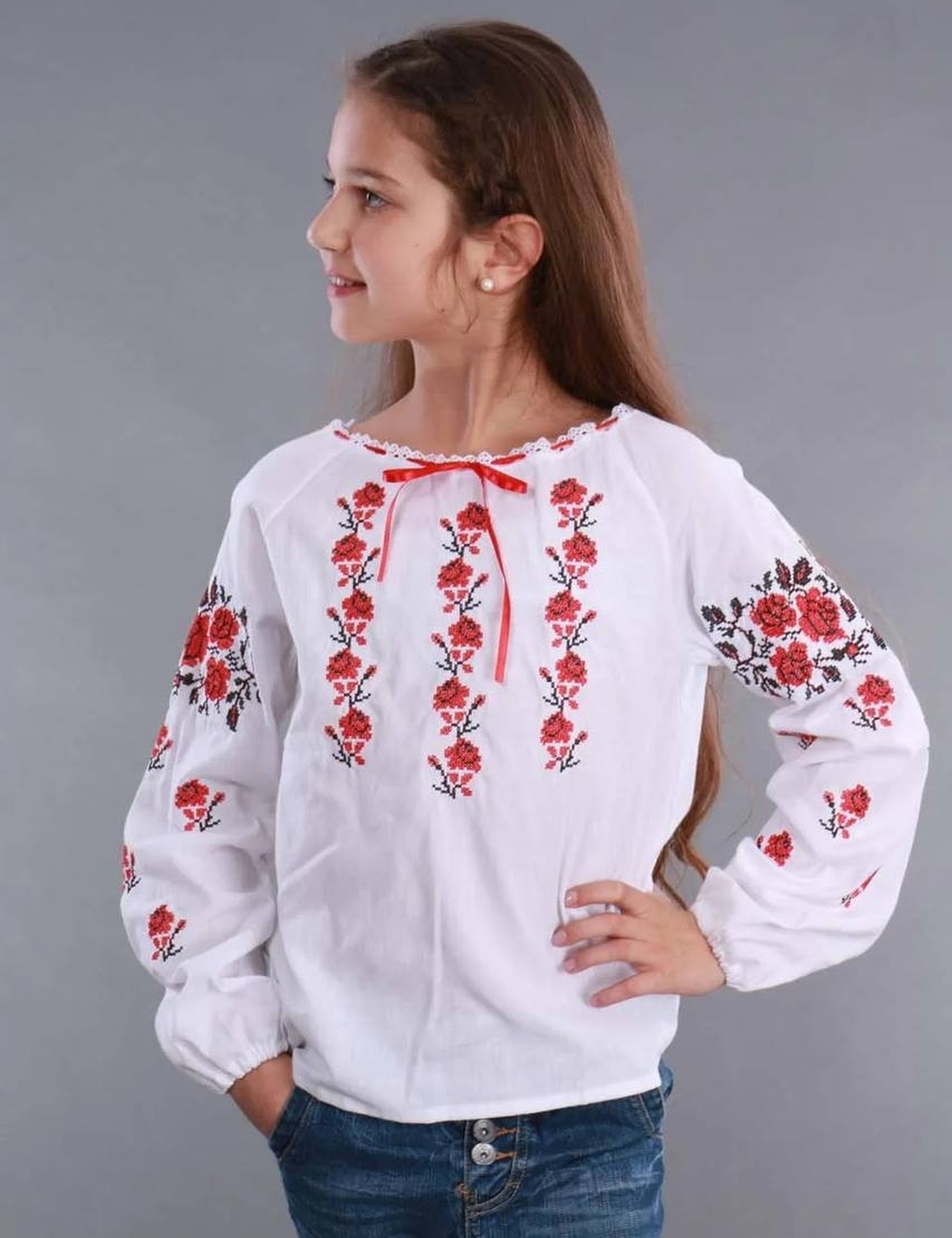 Картинка Дитяча вишиванка з червоною вишивкою