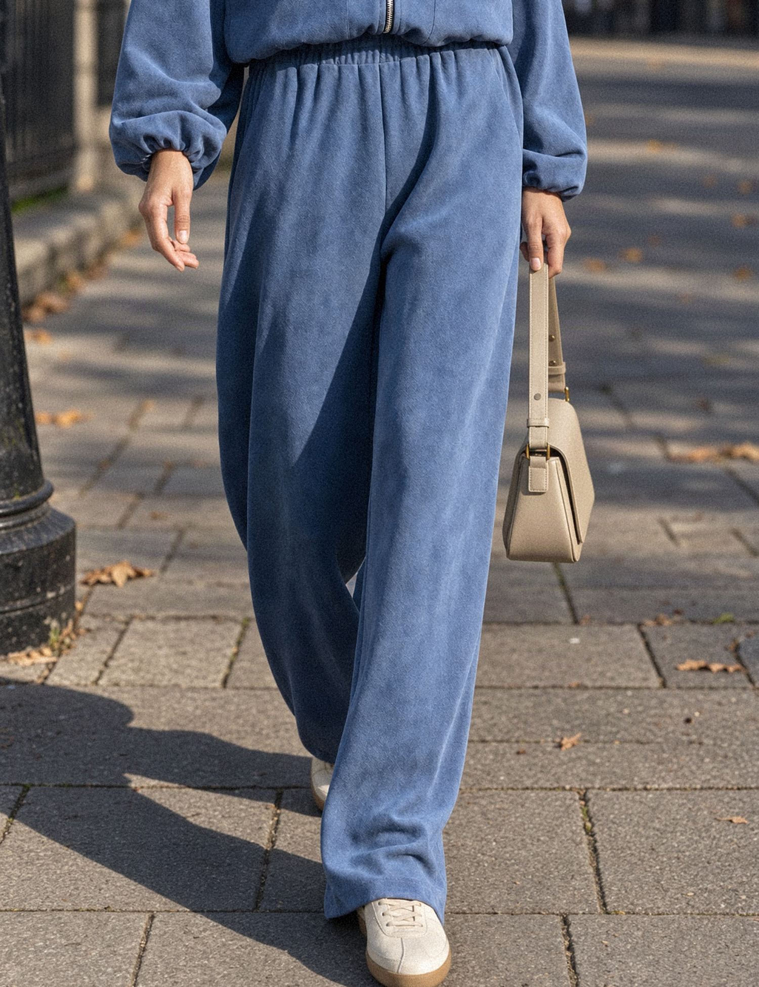 Картинка Брюки wide leg із м'якої фактурної тканини сині