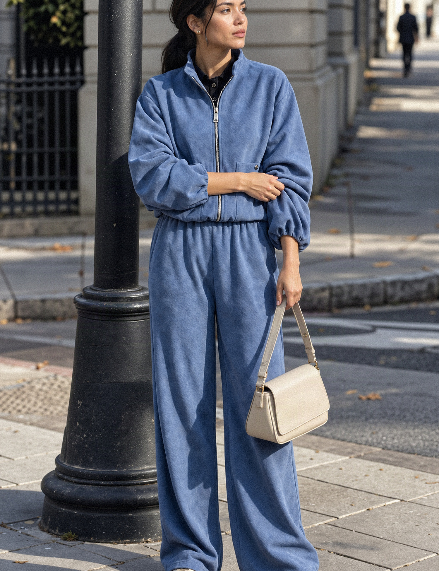 Картинка Брюки wide leg із м'якої фактурної тканини сині