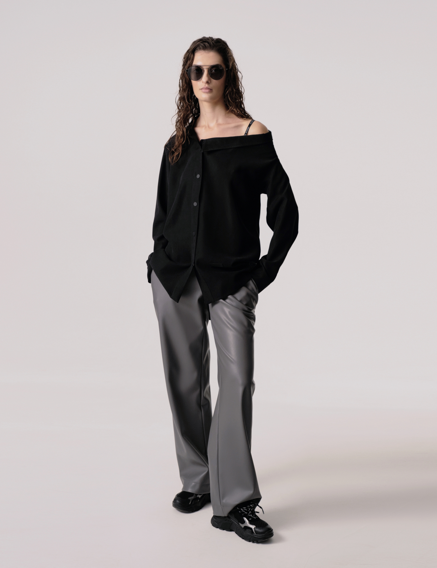 Картинка Сорочка oversize з поясом чорна